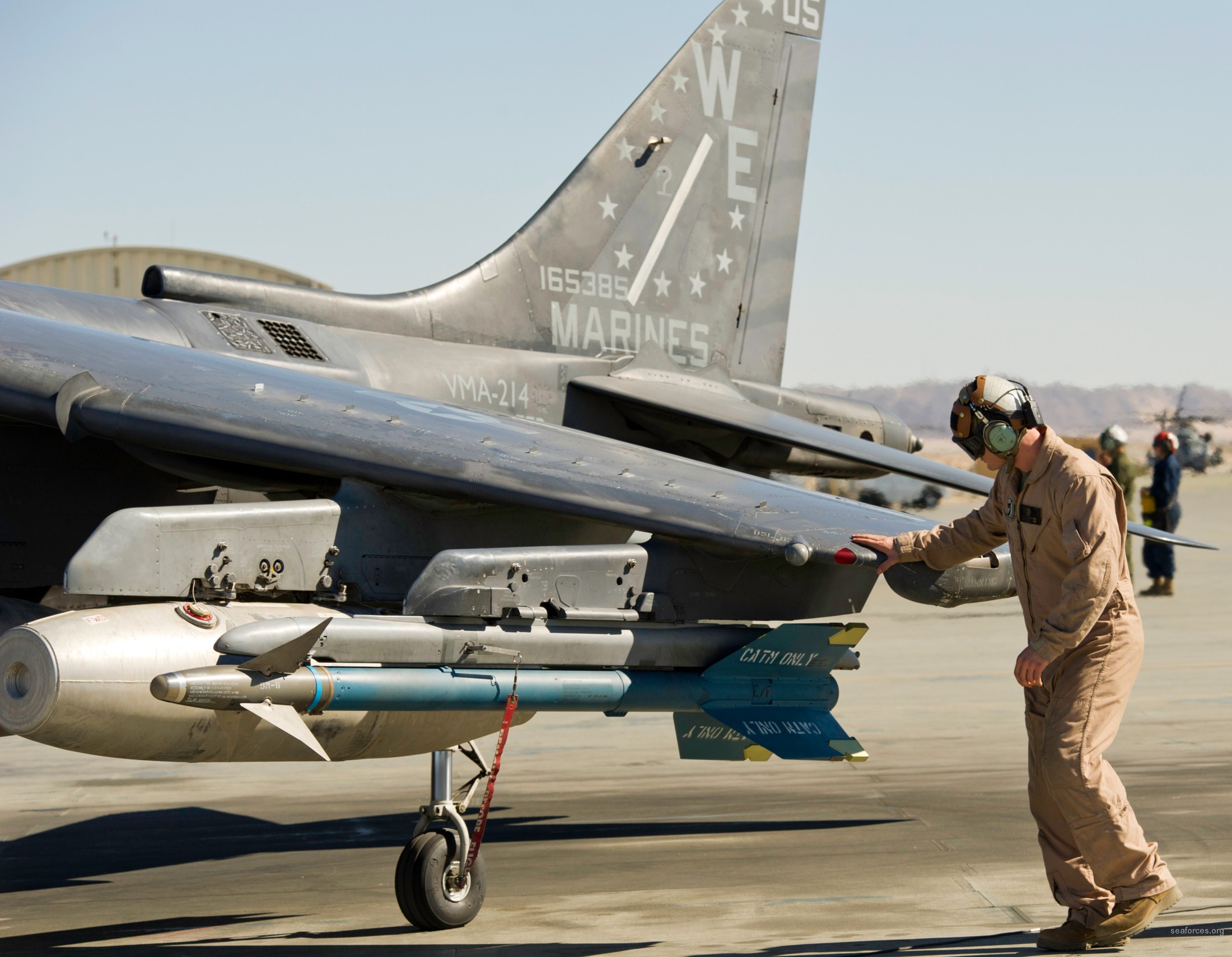 vma-214 blacksheep av-8b harrier marine attack squadron usmc 183 aim-9 sidewinder sam