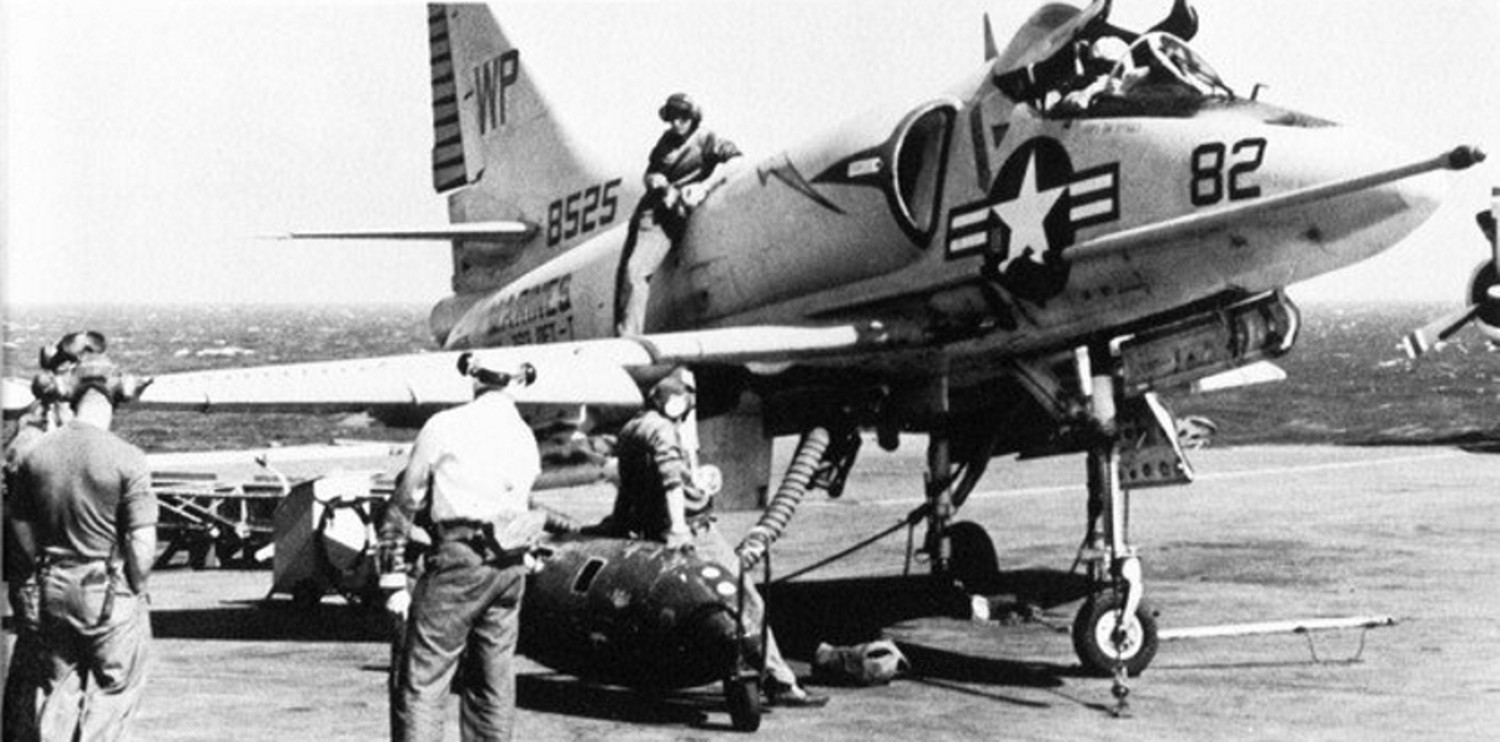 vma-223 bulldogs marine attack squadron a-4c skyhawk uss yorktown cvs-10 vietnam war 1965