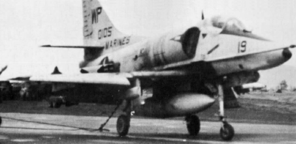 vma-223 bulldogs marine attack squadron a-4e skyhawk chu lai air base vietnam war 1966