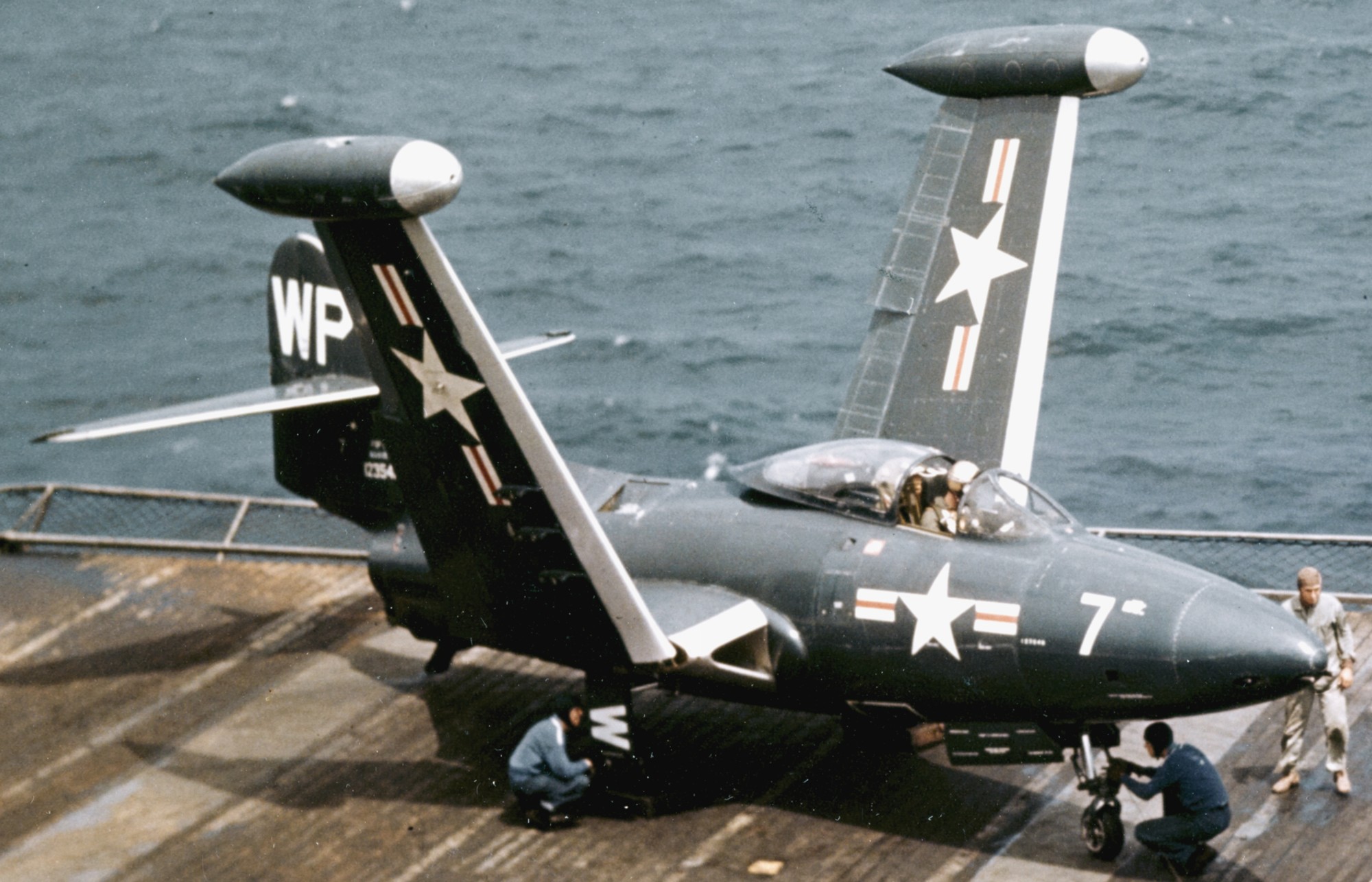 vmf-223 bulldogs marine fighter squadron f9f-2 panther uss franklin d. roosevelt cva-42