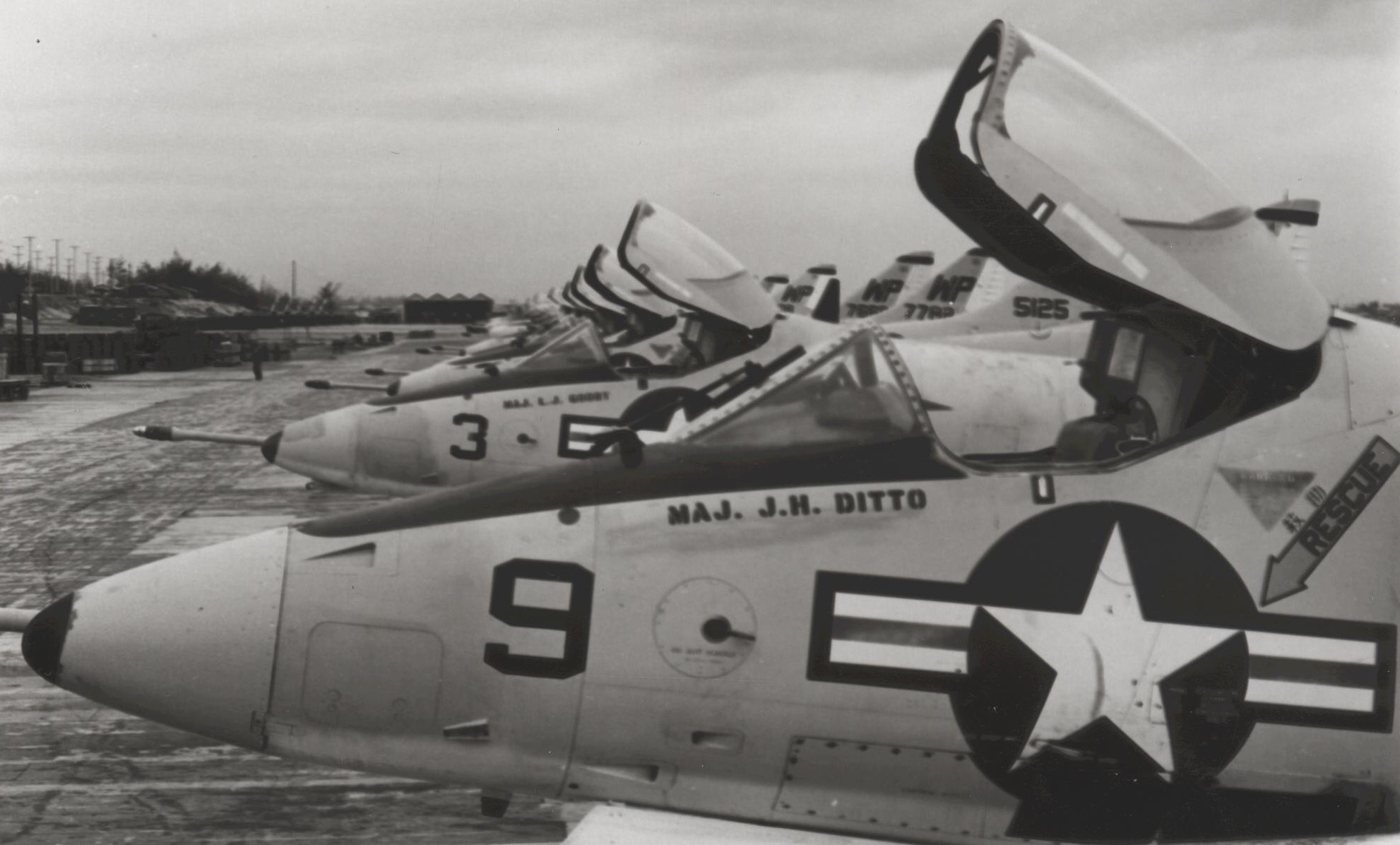 vma-223 bulldogs marine attack squadron a-4e skyhawk usmc chu lai air base vietnam war 1968 16