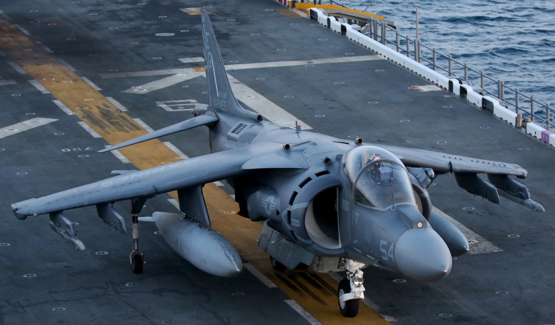 vma-223 bulldogs marine attack squadron av-8b harrier uss bataan lhd-5 33