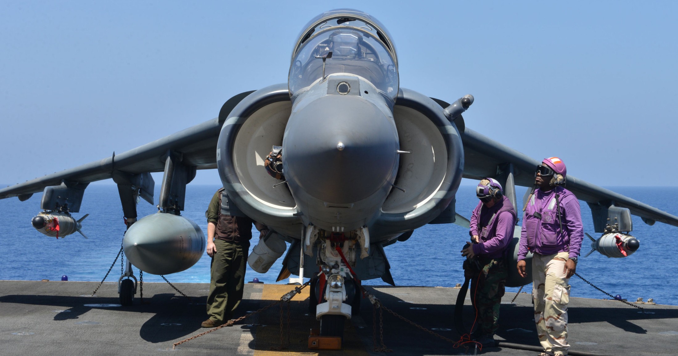 vma-223 bulldogs marine attack squadron av-8b harrier uss bataan lhd-5 36