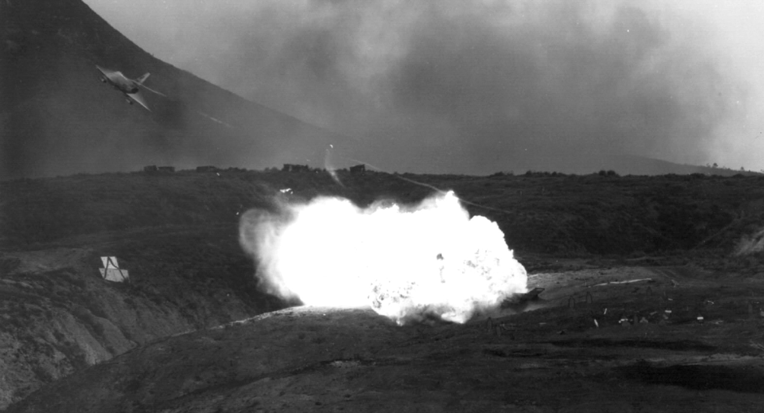 vma-223 bulldogs marine attack squadron a-4c skyhawk napalm bomb okinawa 1963
