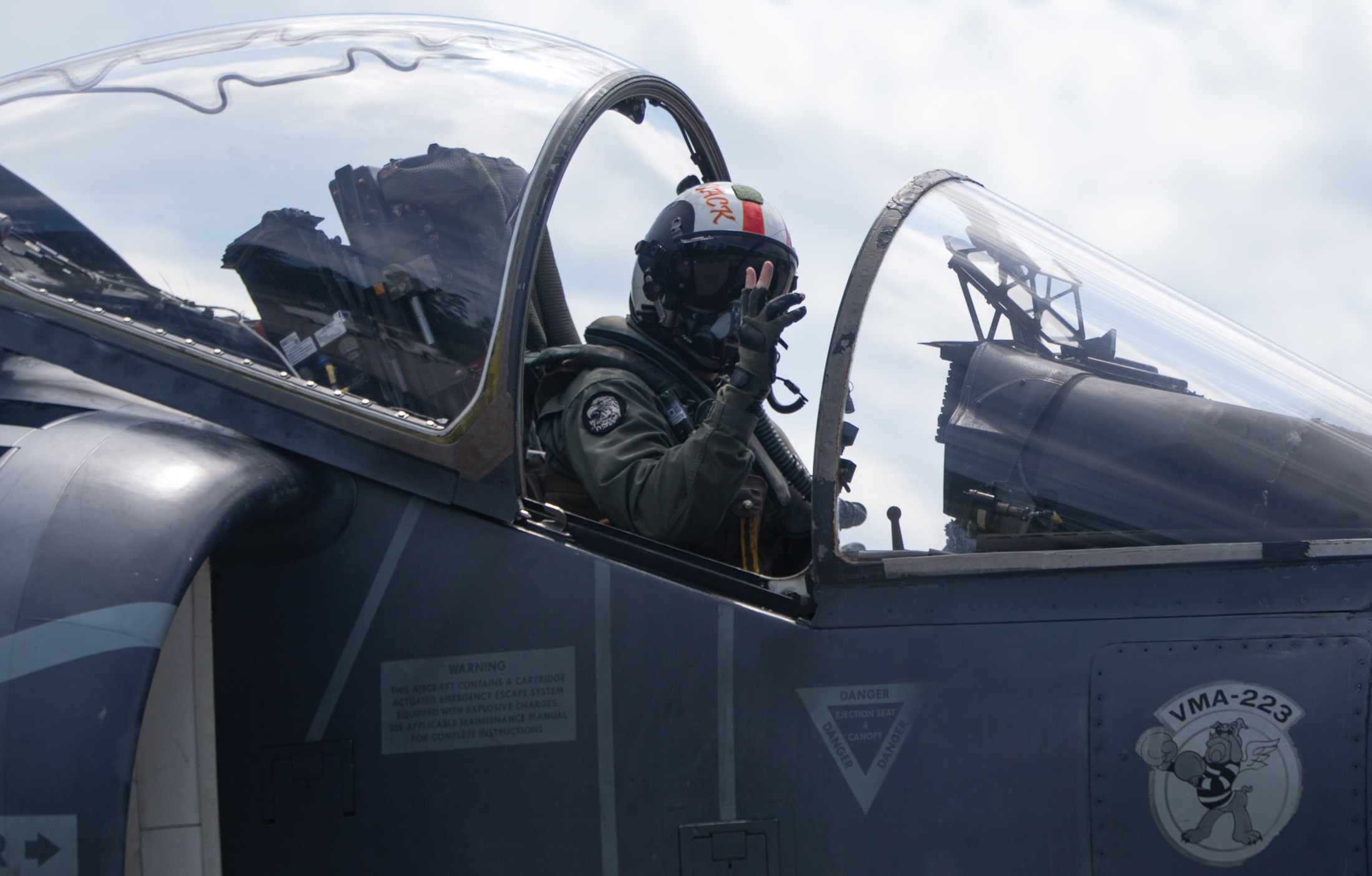 vma-223 bulldogs marine attack squadron av-8b harrier mcas cherry point cockpit 88
