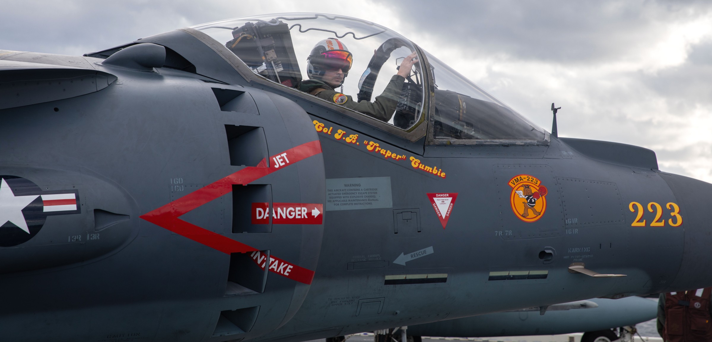 vma-223 bulldogs marine attack squadron av-8b harrier uss iwo jima lhd-7 131