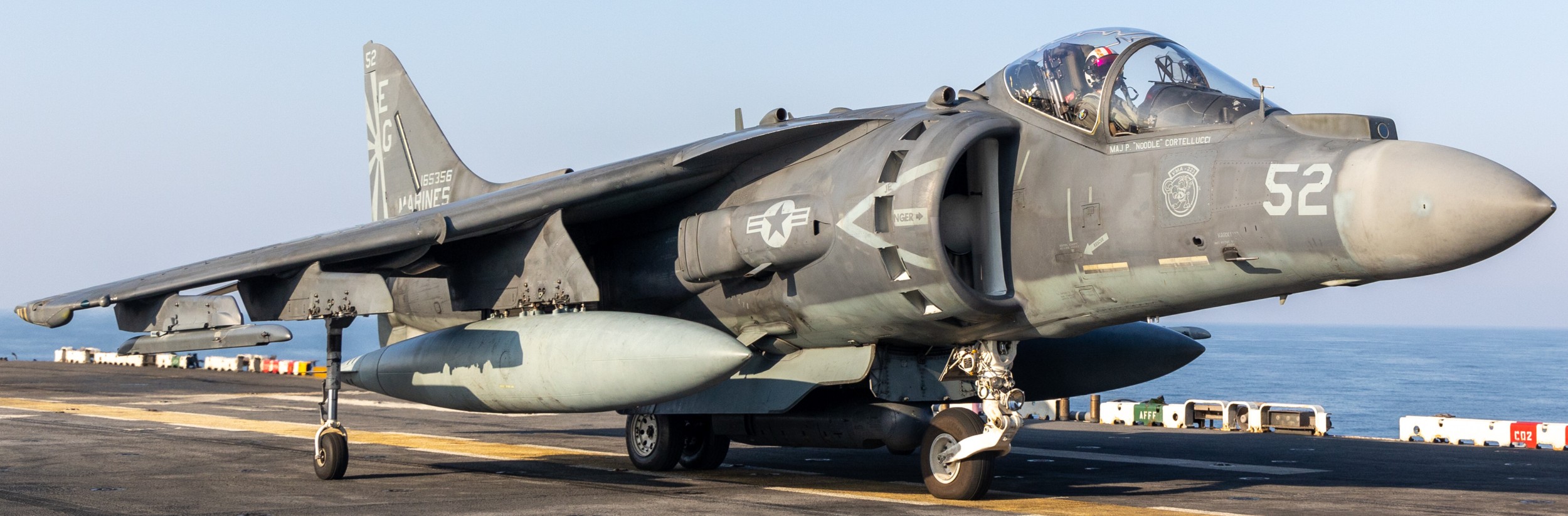 vma-223 bulldogs marine attack squadron av-8b harrier uss iwo jima lhd-7 139