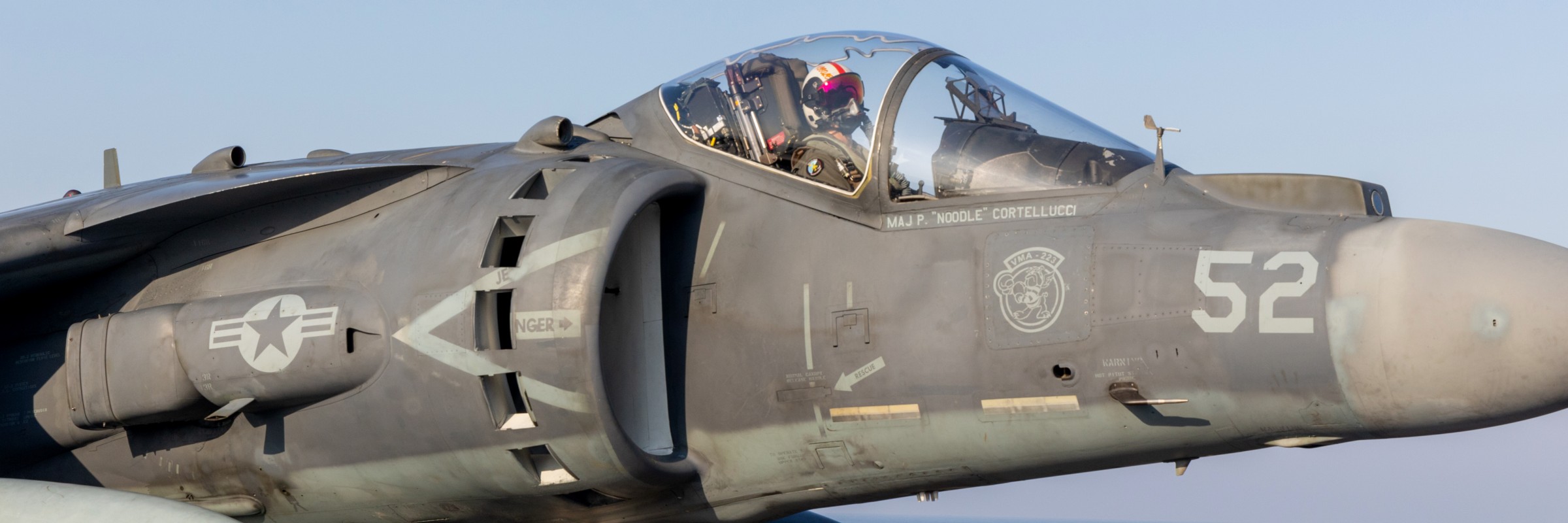 vma-223 bulldogs marine attack squadron av-8b harrier uss iwo jima lhd-7 140