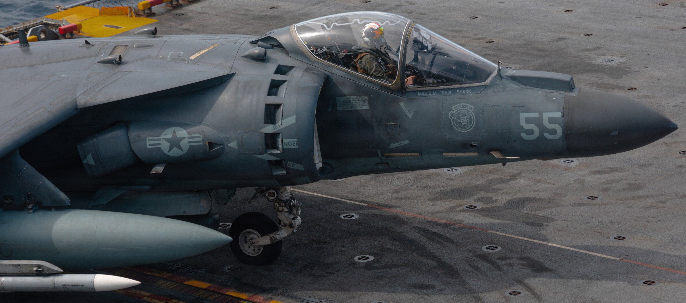 vma-223 bulldogs marine attack squadron av-8b harrier uss iwo jima lhd-7 148