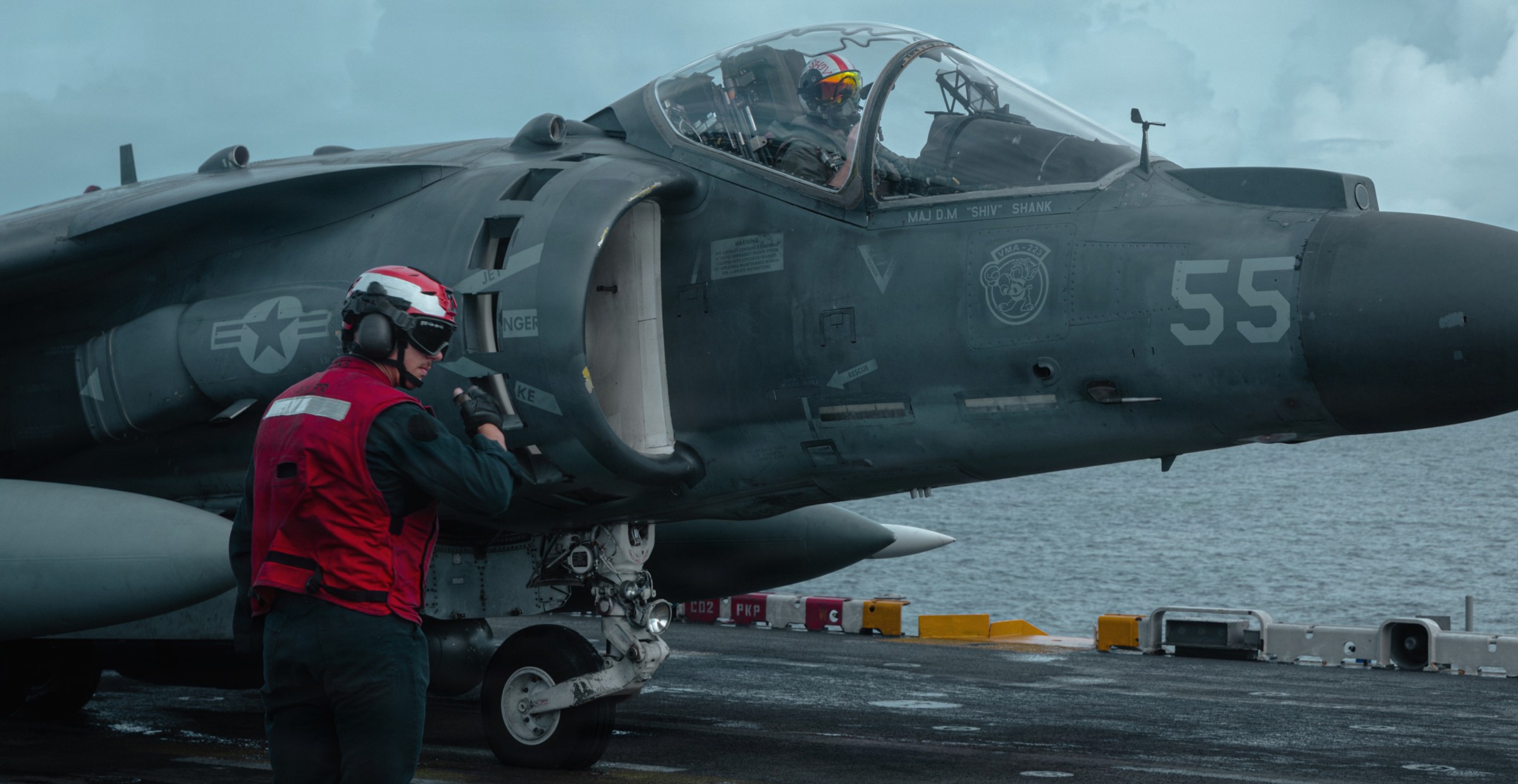 vma-223 bulldogs marine attack squadron av-8b harrier uss iwo jima lhd-7 149