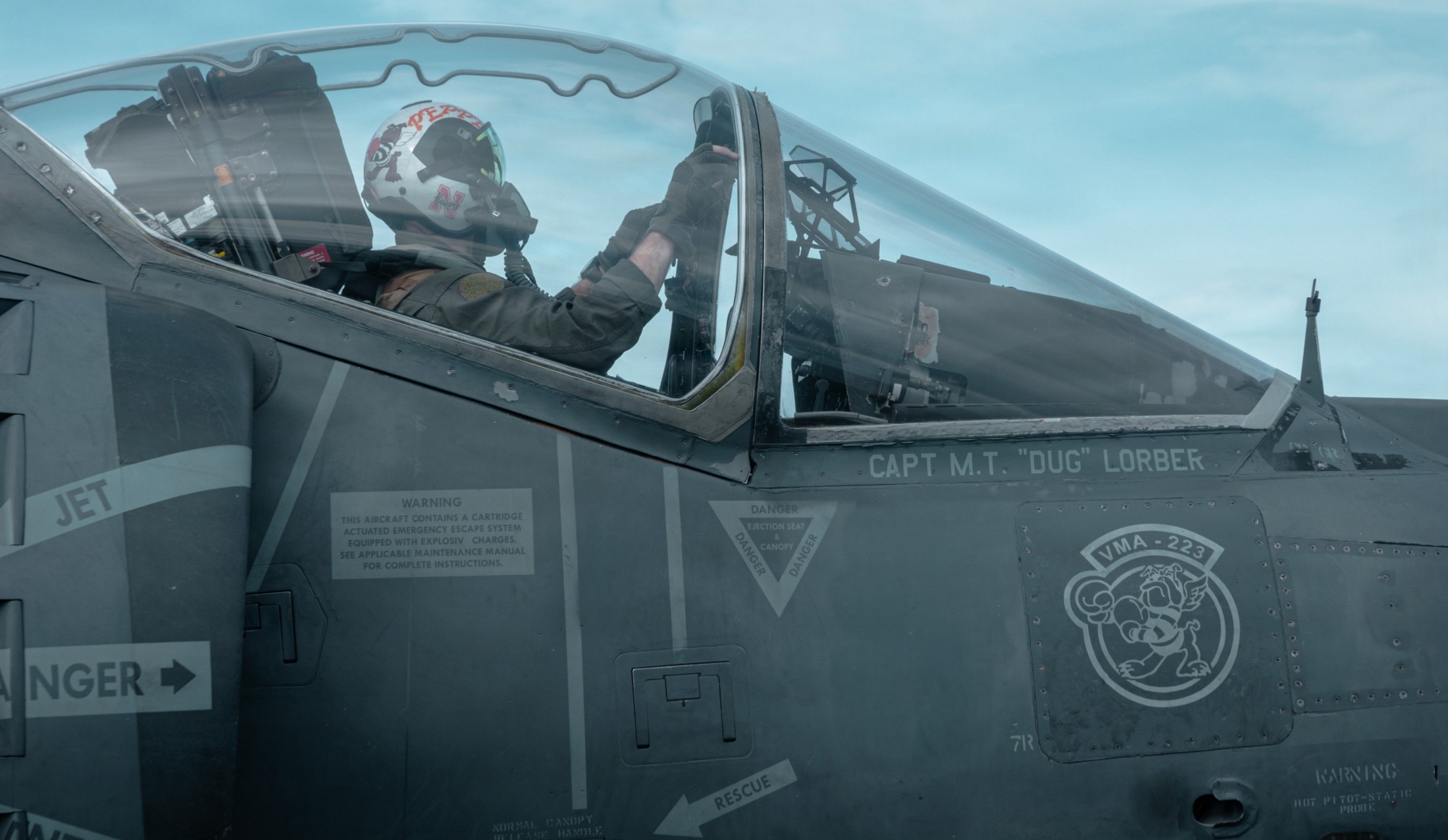 vma-223 bulldogs marine attack squadron av-8b harrier uss iwo jima lhd-7 152