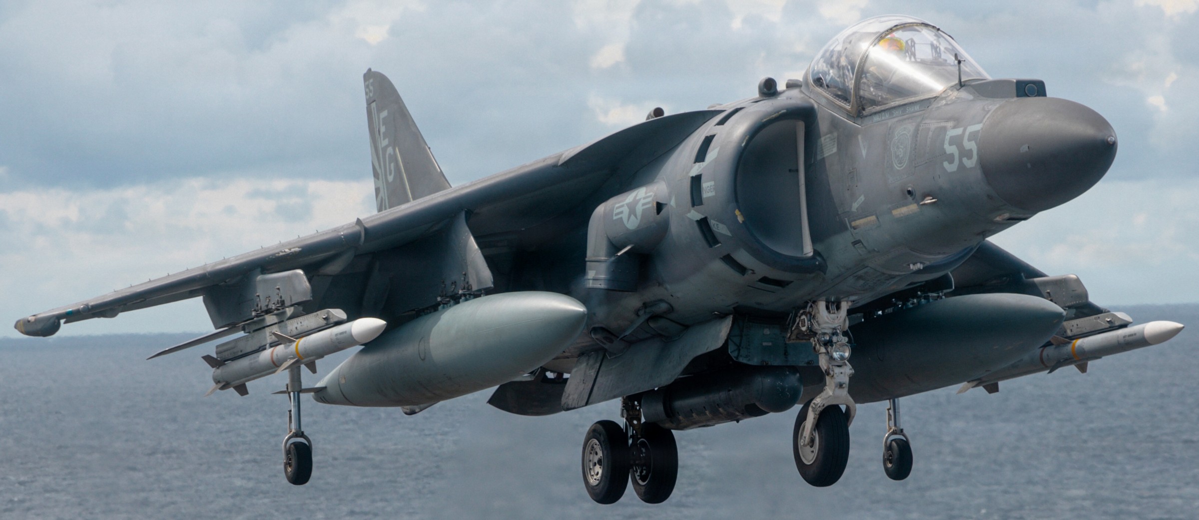 vma-223 bulldogs marine attack squadron av-8b harrier uss iwo jima lhd-7 153