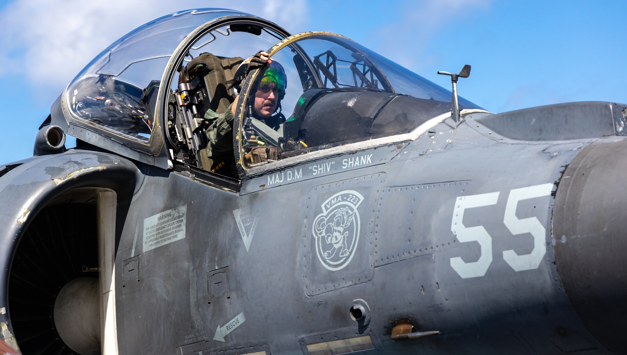 vma-223 bulldogs marine attack squadron av-8b harrier uss iwo jima lhd-7 162
