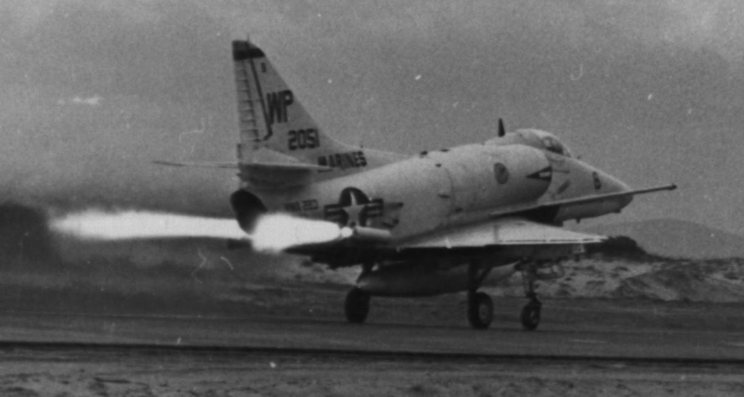 vma-223 bulldogs a-4e skyhawk marine attack squadron usmc 103 jet assistance take off jato vietnam