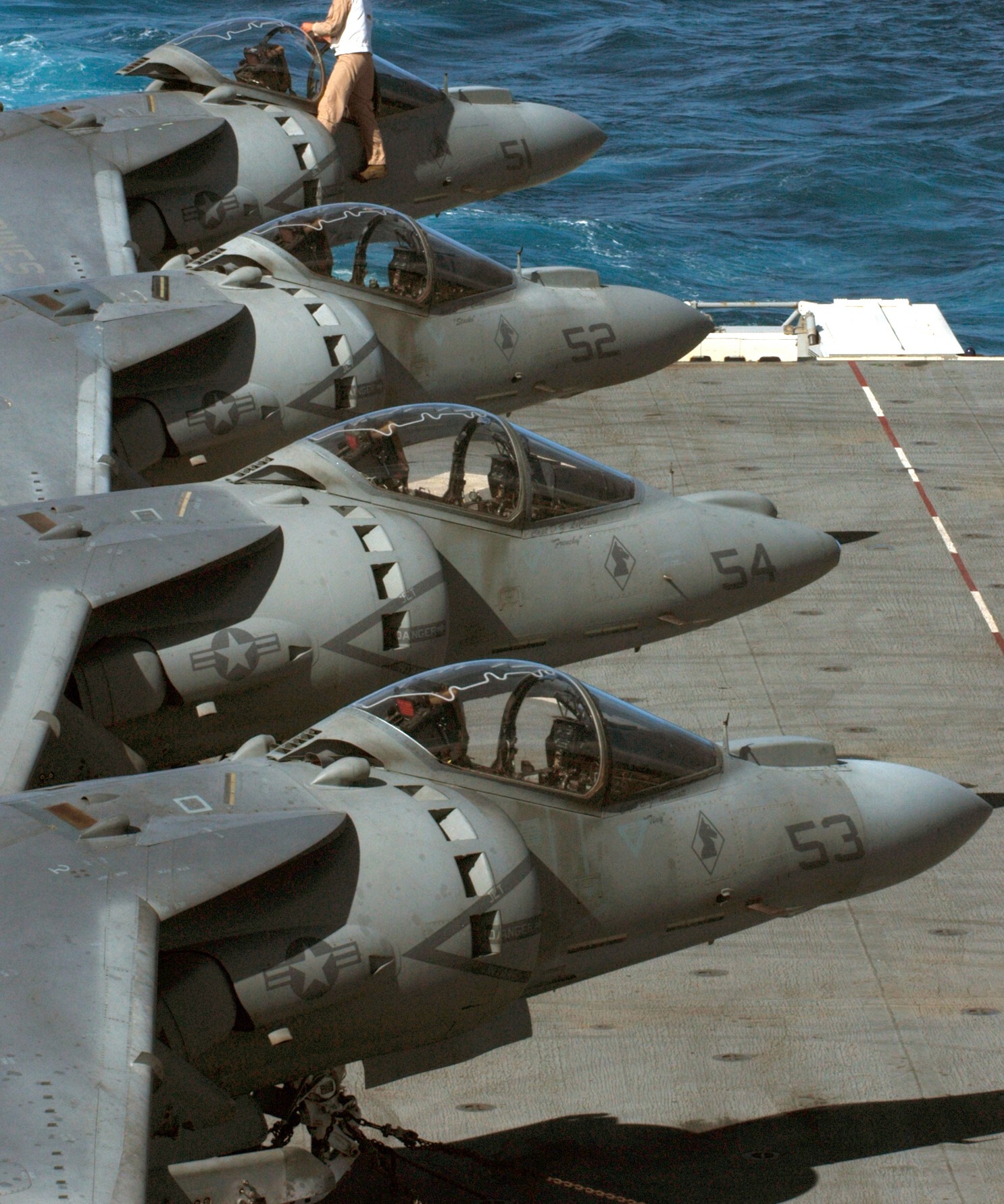 vma-231 ace of spades marine attack squadron av-8b harrier uss iwo jima lhd-7 16