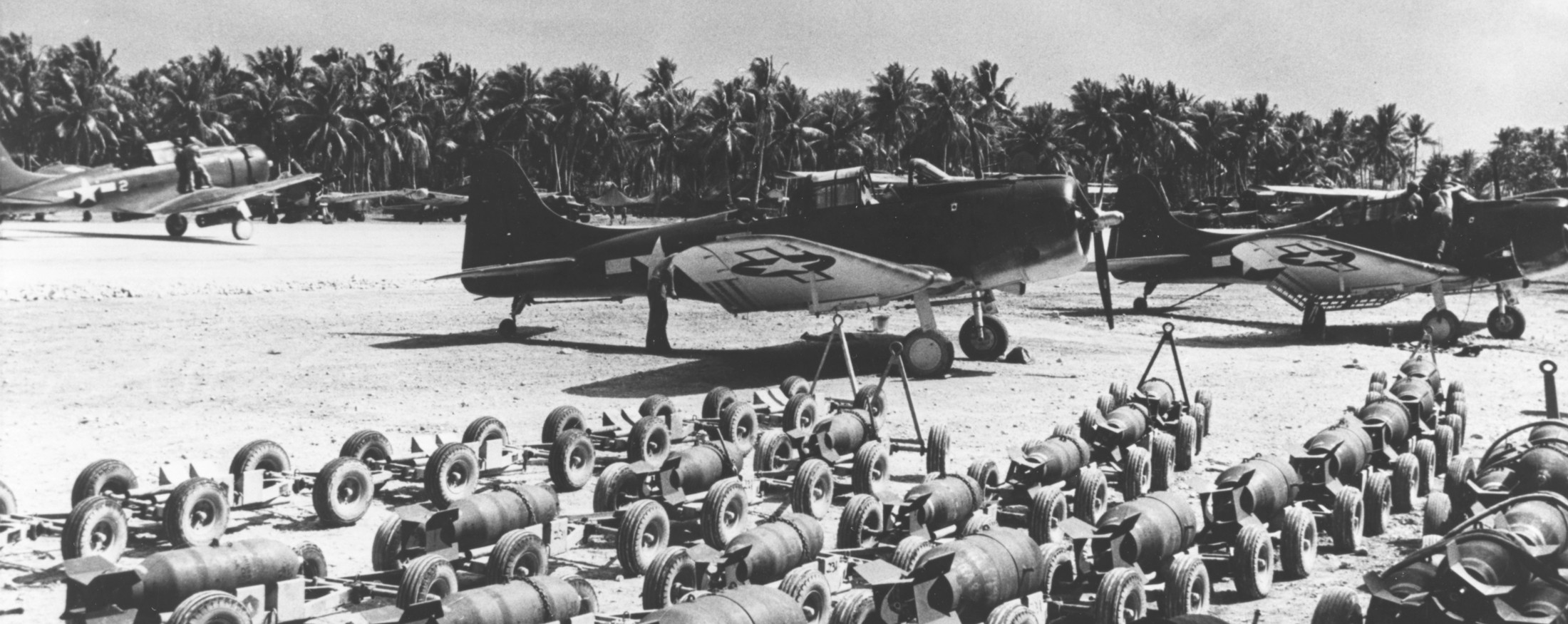 vmsb-231 ace of spades douglas sbd-6 dauntless majuro atoll marshall islands 1944
