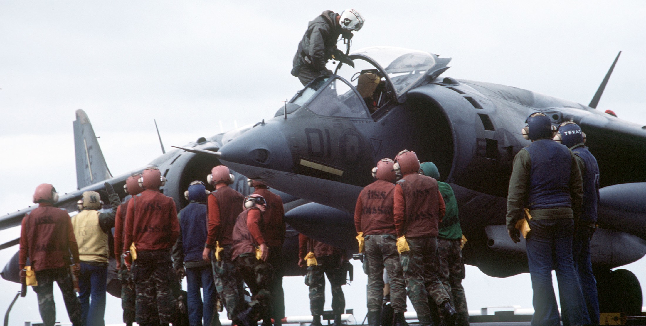 vma-231 ace of spades marine attack squadron av-8a harrier uss nassau lha-4 54
