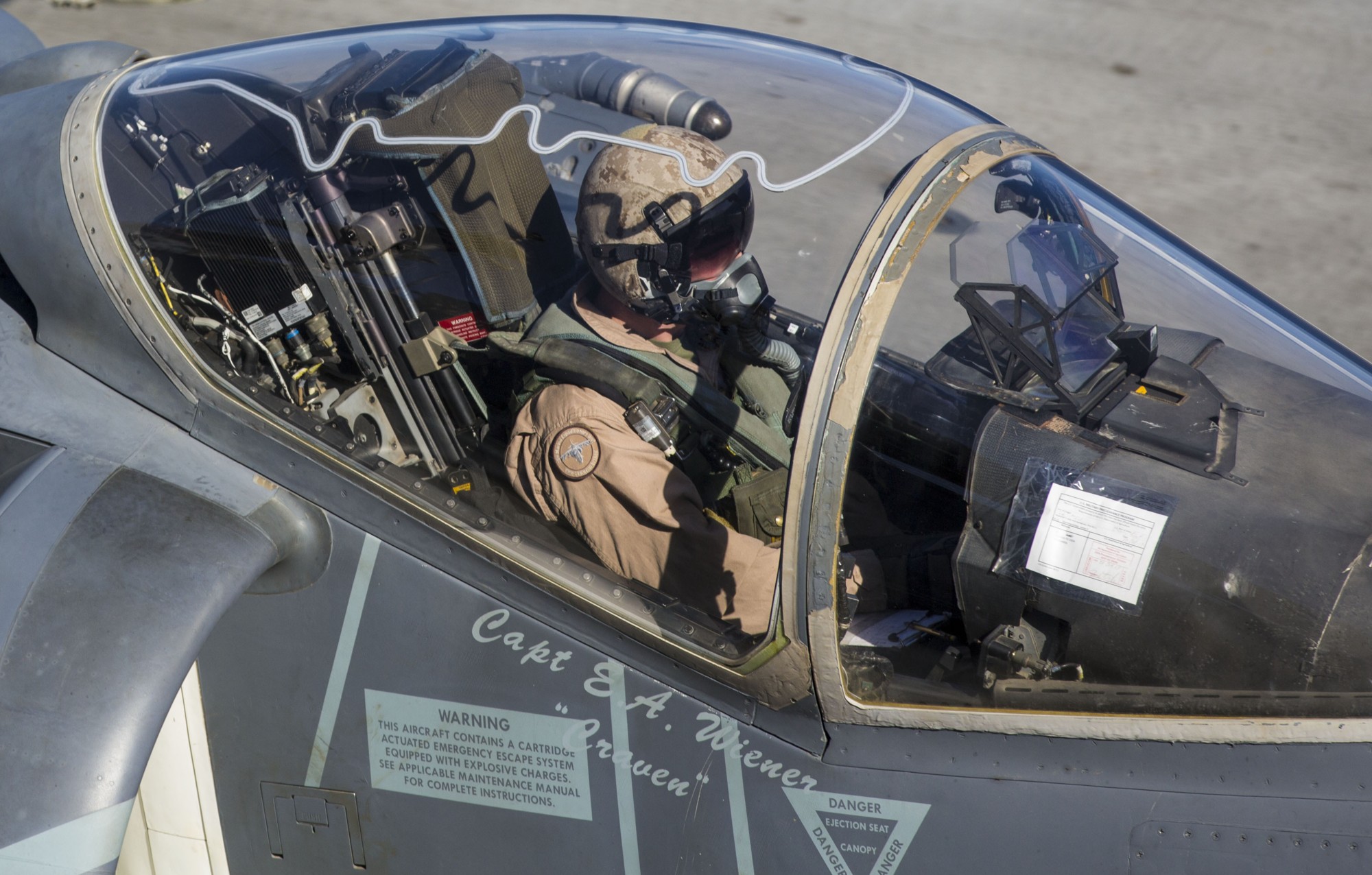 vma-231 ace of spades marine attack squadron av-8b harrier uss kearsarge lhd-3 cockpit 120