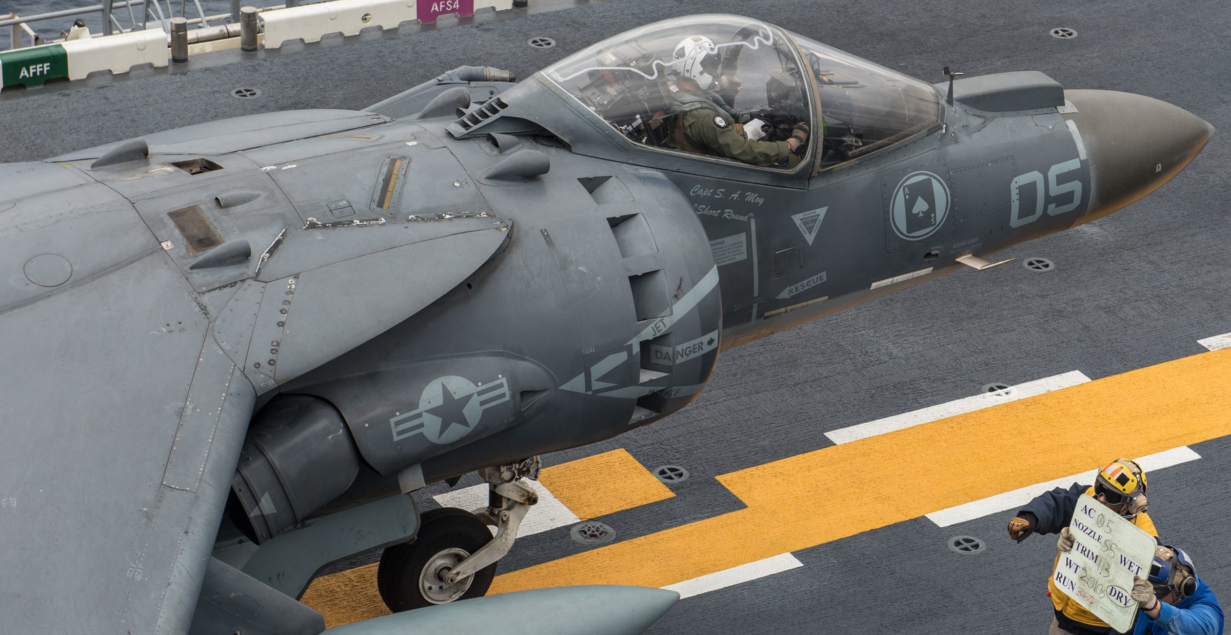 vma-231 ace of spades marine attack squadron av-8b harrier uss bonhomme richard lhd-6 129 cockpit