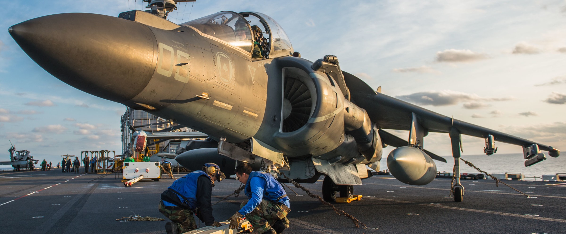 vma-231 ace of spades marine attack squadron av-8b harrier uss bonhomme richard lhd-6 134