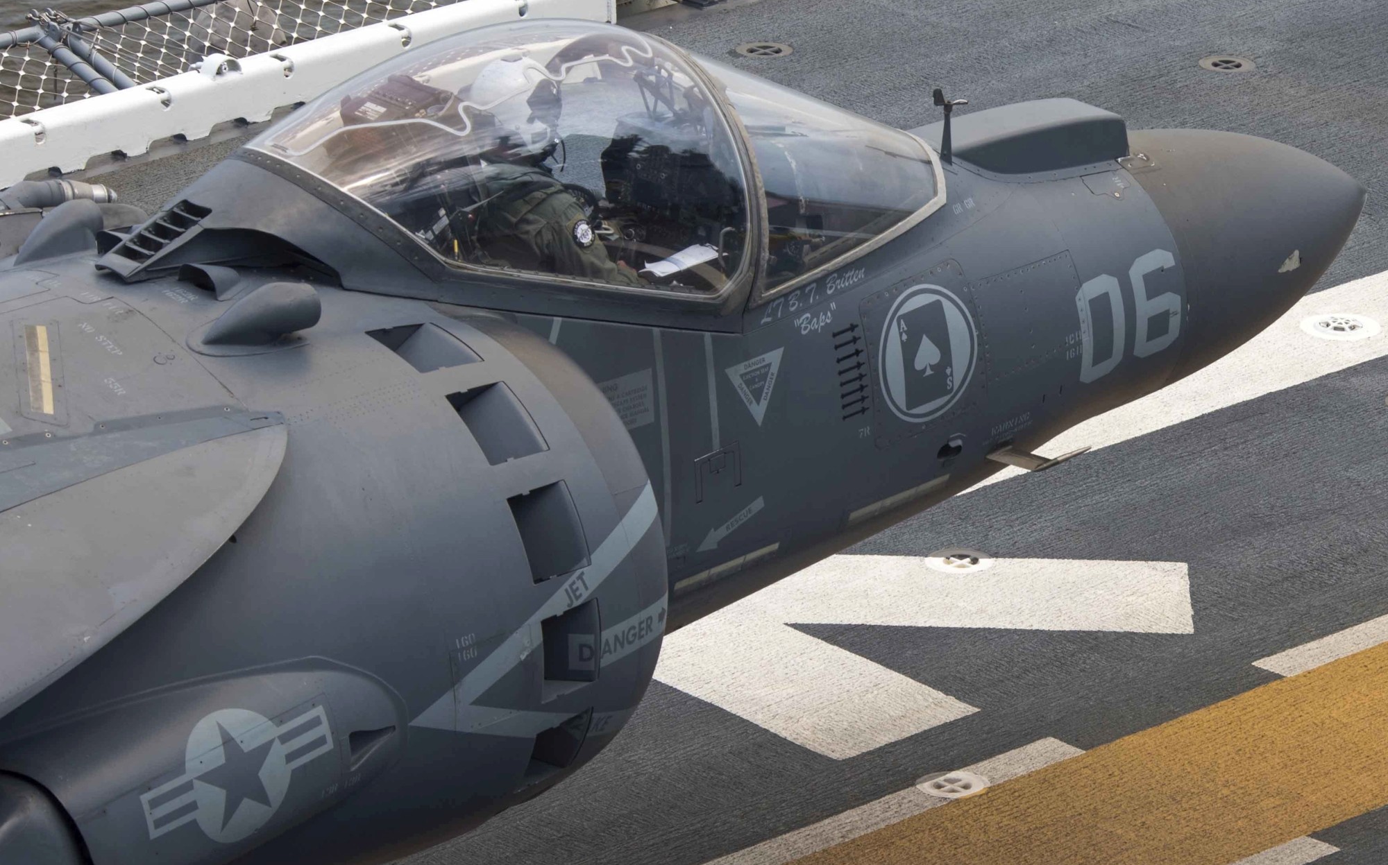 vma-231 ace of spades marine attack squadron av-8b harrier uss wasp lhd-1 cockpit 148