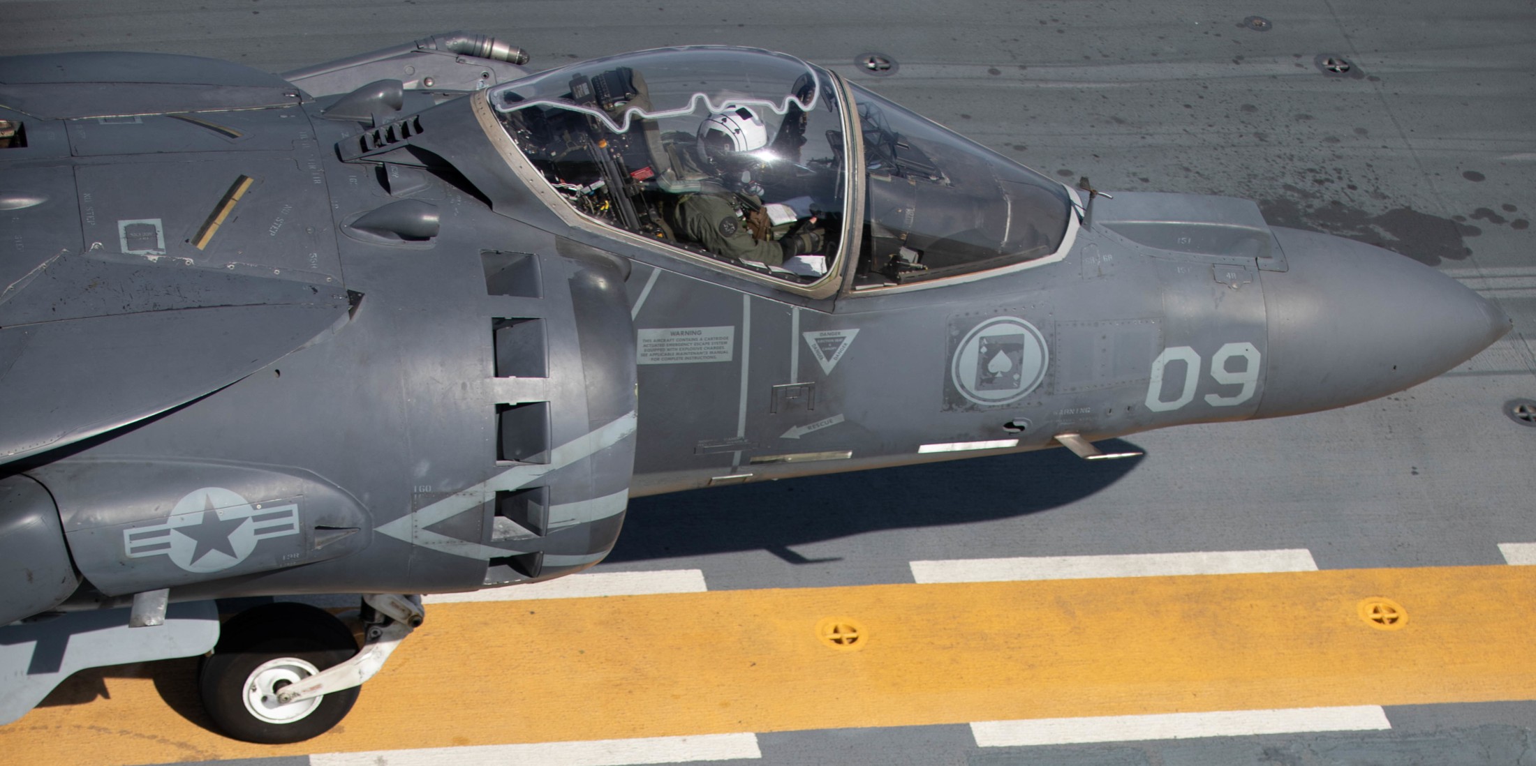 vma-231 ace of spades marine attack squadron av-8b harrier uss bataan lhd-5 cockpit 210