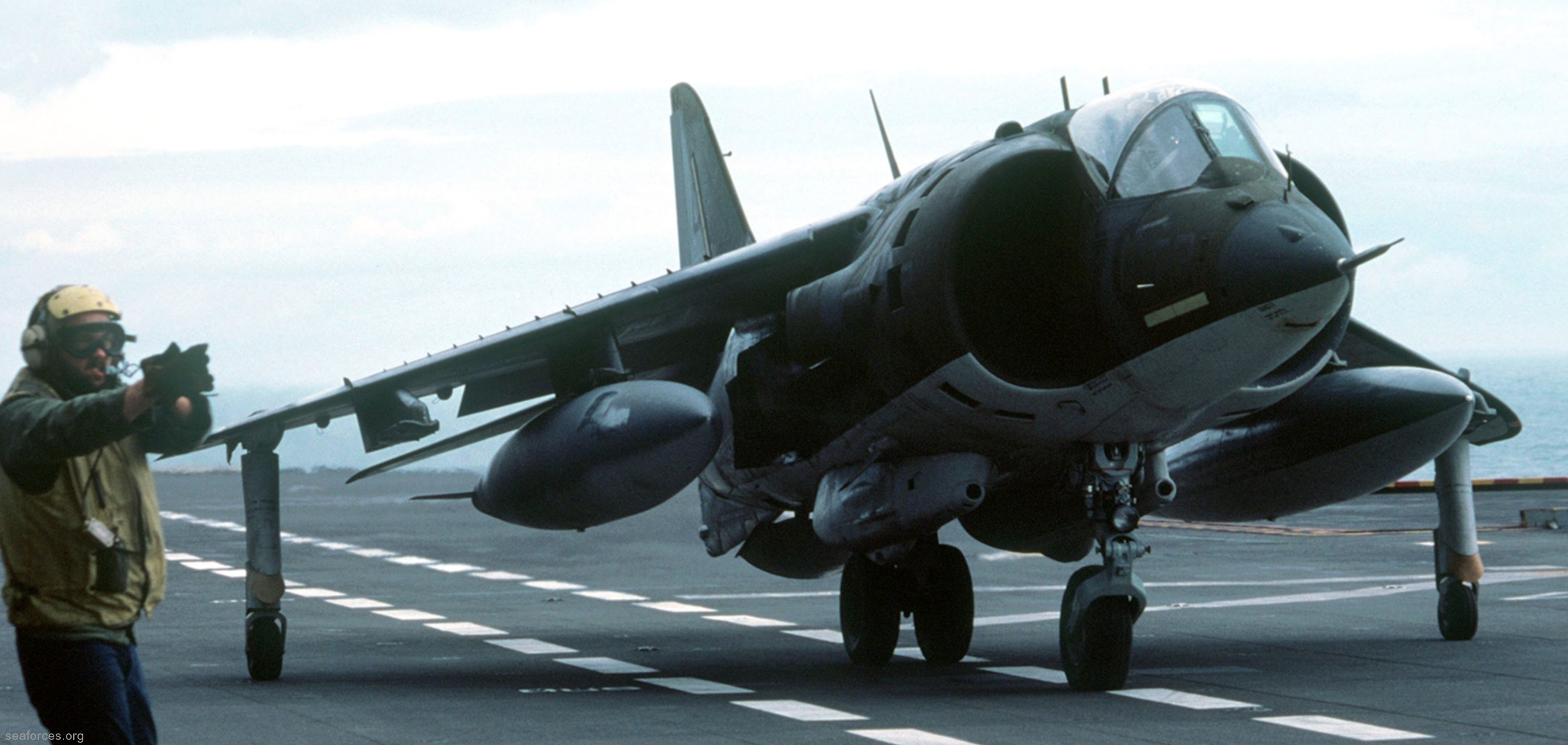 vma-231 ace of spades av-8a harrier marine attack squadron 16 uss nassau lha-4