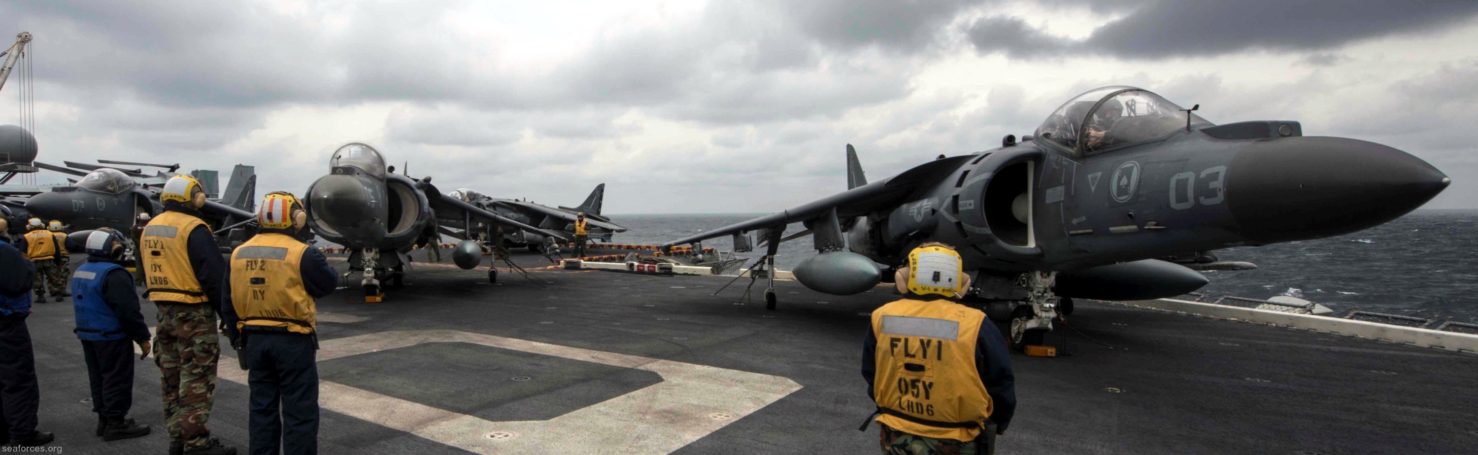 vma-231 ace of spades av-8b harrier marine attack squadron usmc 27 uss bonhomme richard lhd-6