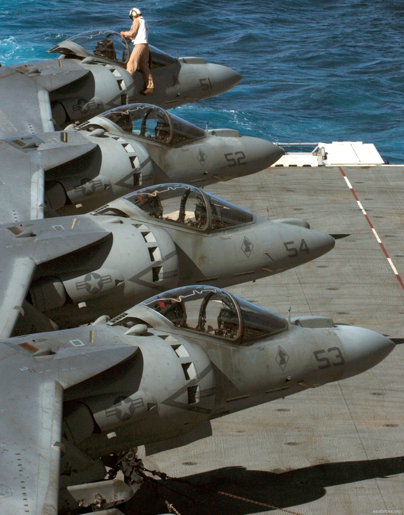 vma-231 ace of spades av-8b harrier marine attack squadron 90 uss iwo jima
