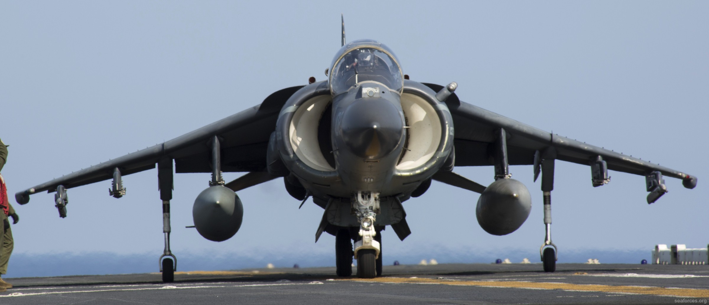 vma-231 ace of spades av-8b harrier marine attack squadron usmc 119 uss bonhomme richard