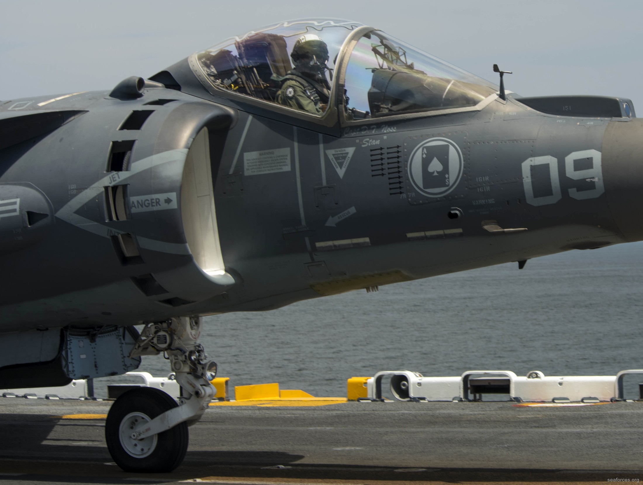 vma-231 ace of spades av-8b harrier marine attack squadron usmc 129