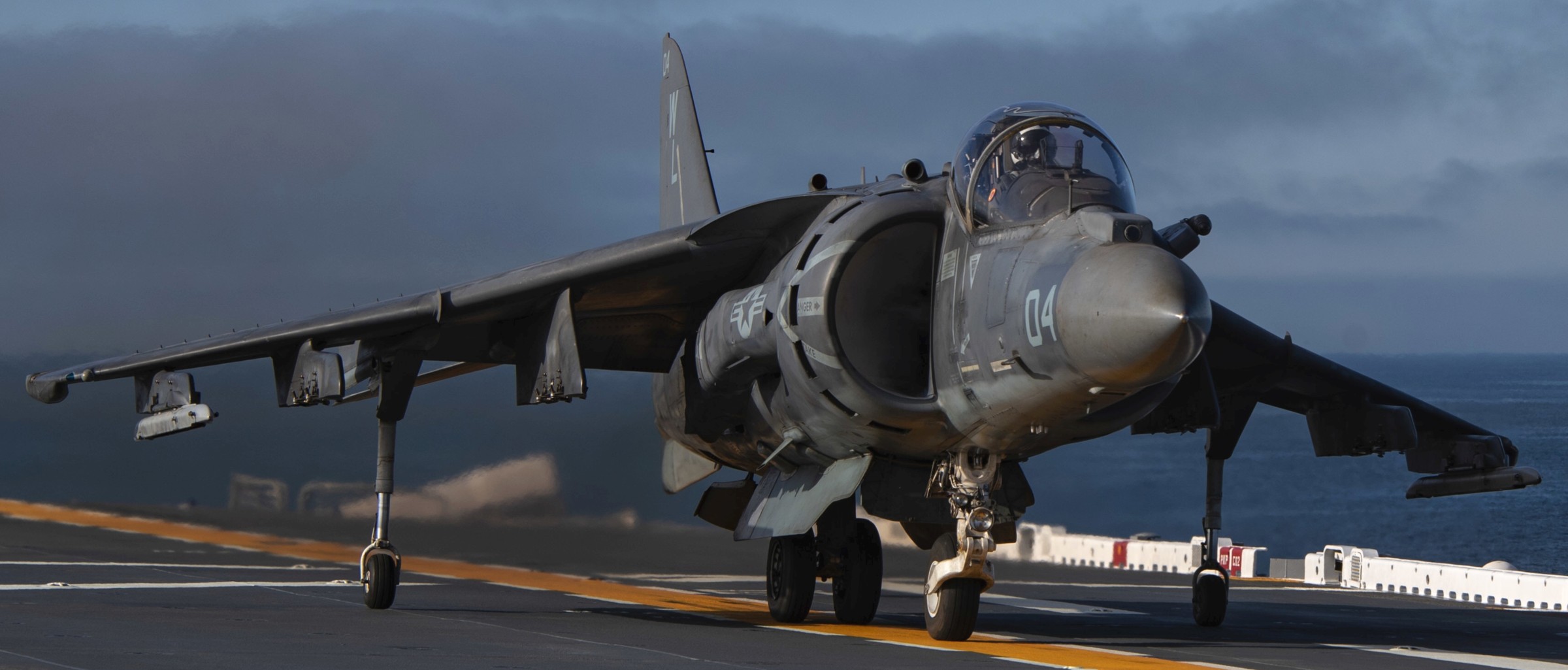 vma-311 tomcats marine attack squadron usmc av-8b harrier 197 lhd-2 uss essex