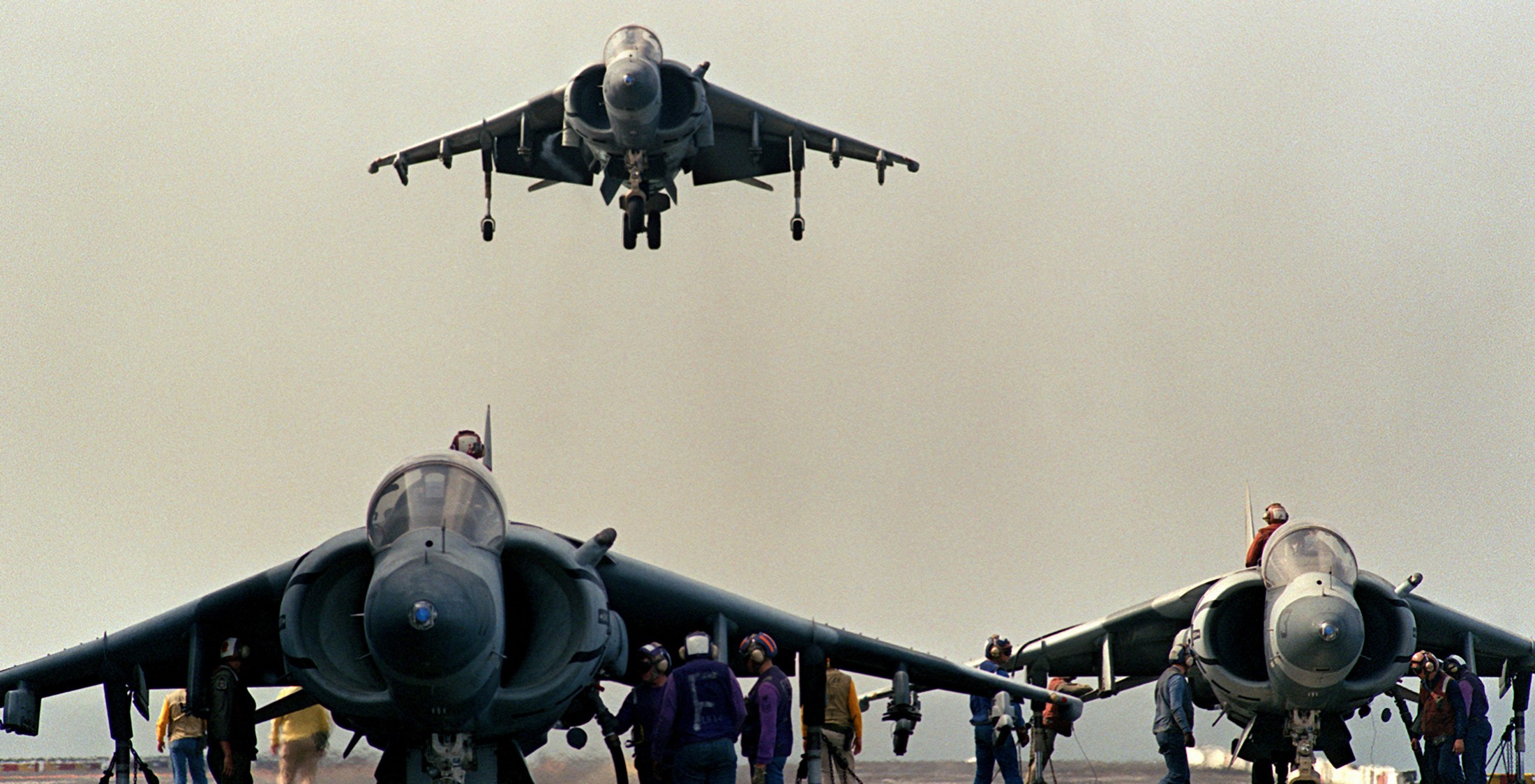 marine attack squadron vma-331 bumblebees av-8b harrier uss nassau lha-4