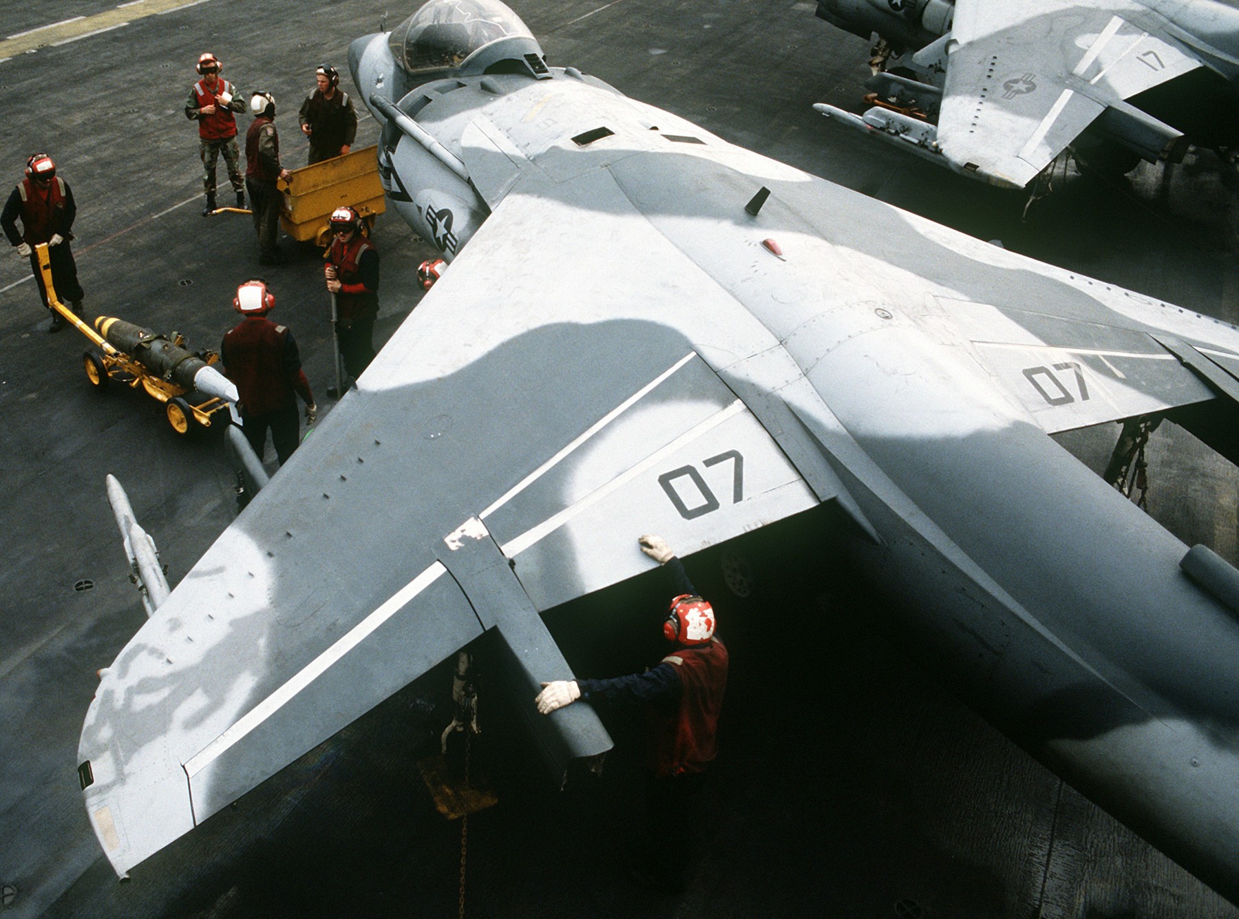 vma-331 bumblebees av-8b harrier ii uss nassau lha-4 1991