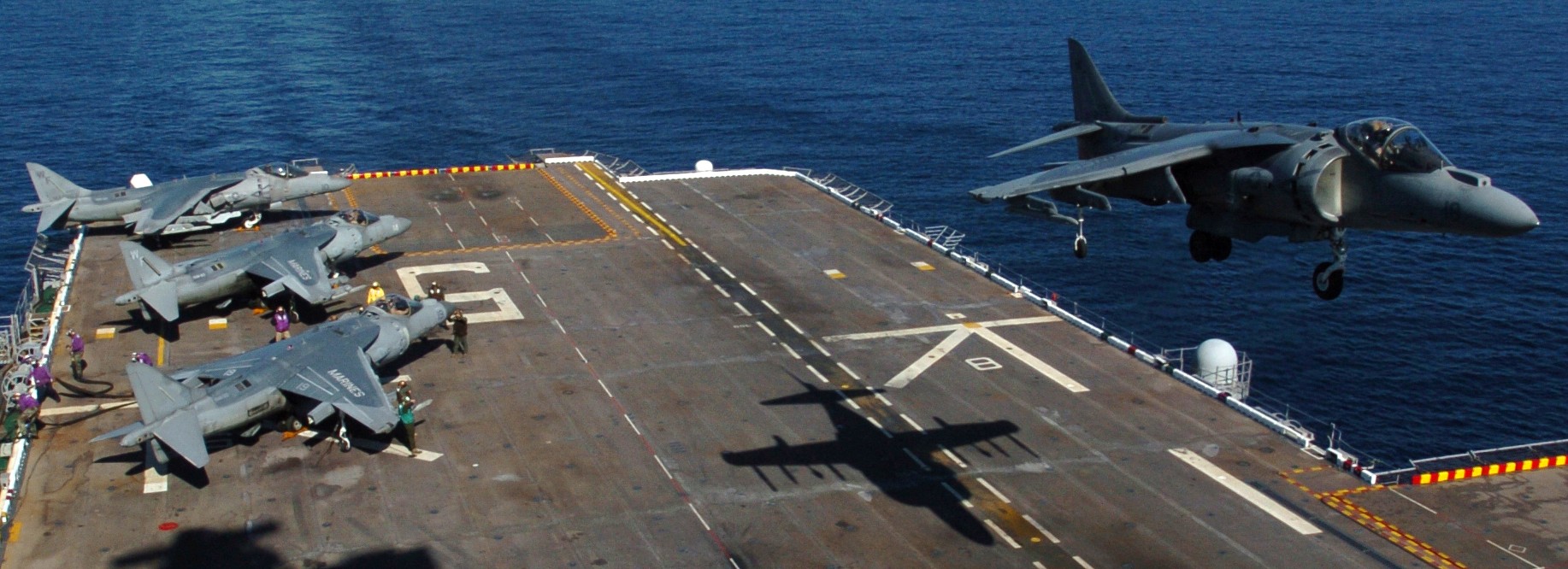 vma-513 flying nightmares av-8b harrier uss peleliu lha-5 april 2005