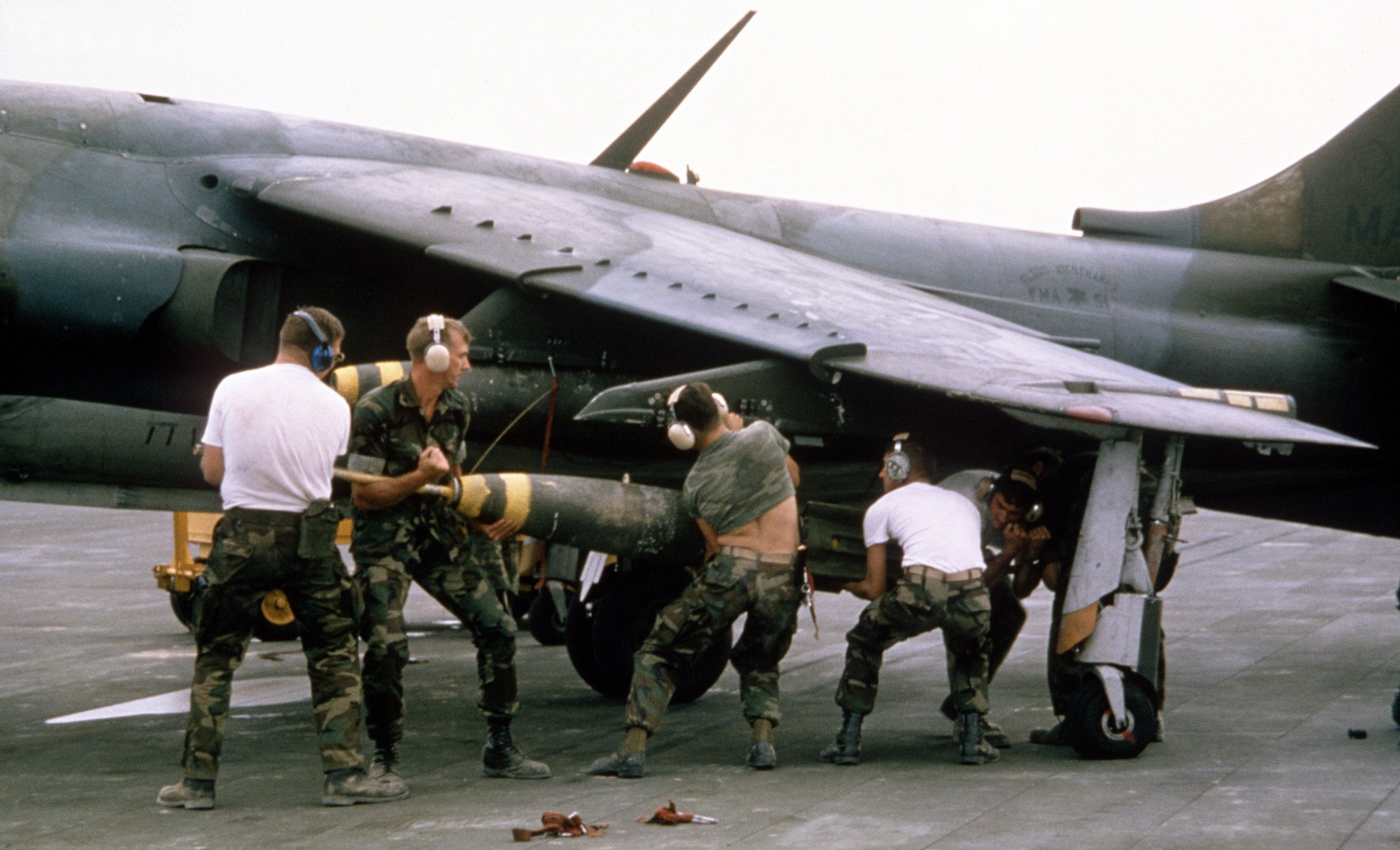av-8a harrier bomb load vma-513 operation provide comfort 1983