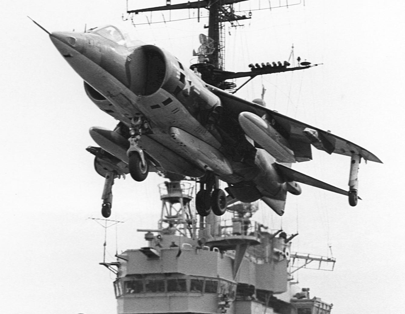 vma-513 flying nightmares av-8a harrier uss guam lph-9 1972 usmc