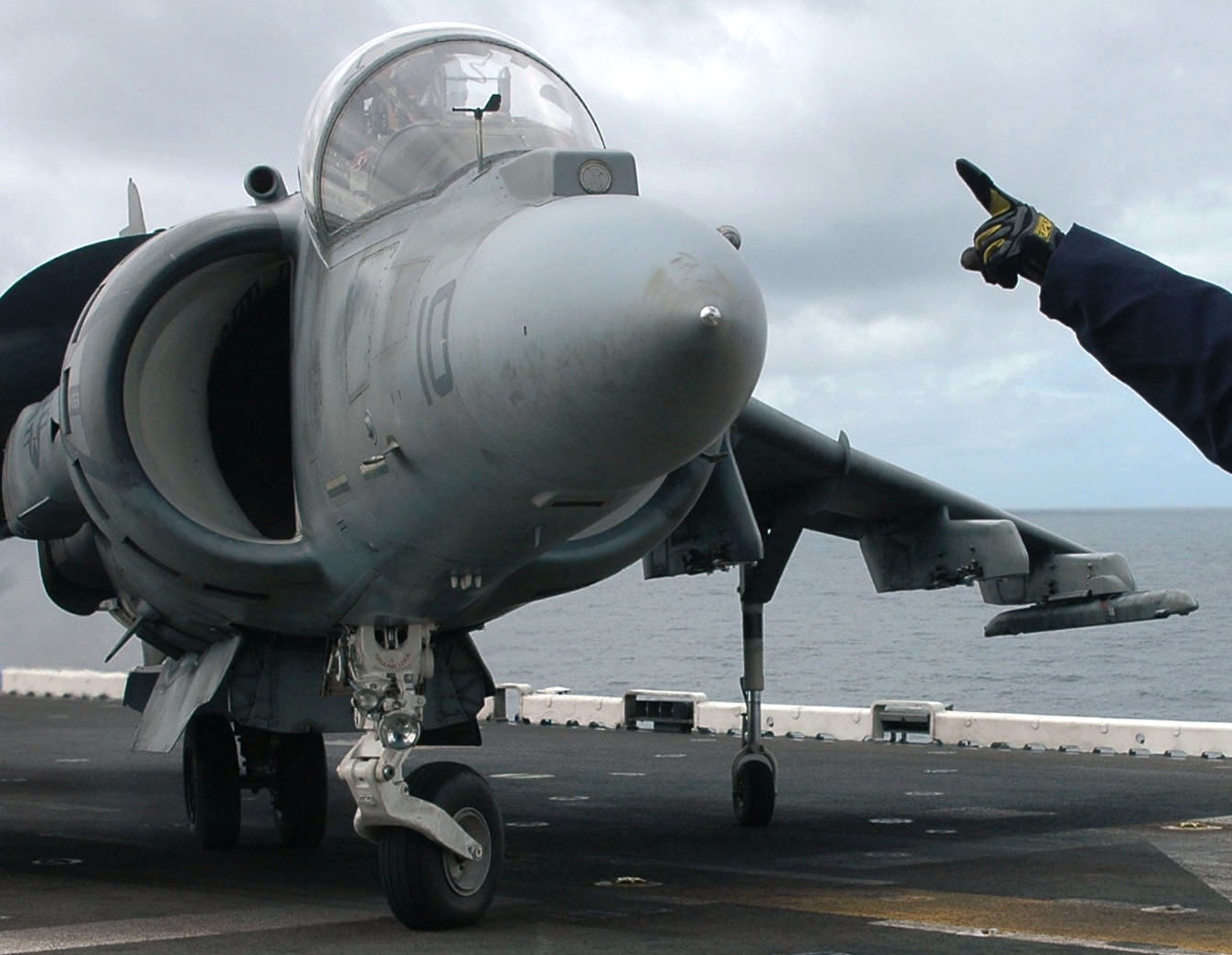 vma-513 flying nightmares av-8b harrier uss bonhomme richard lhd-6 2007 63