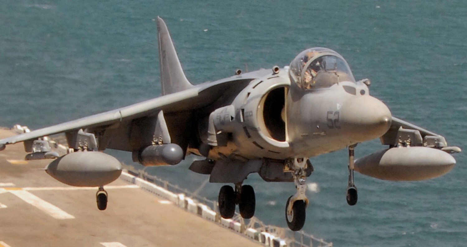vma-513 flying nightmares av-8b harrier uss bonhomme richard lhd-6 2007 65