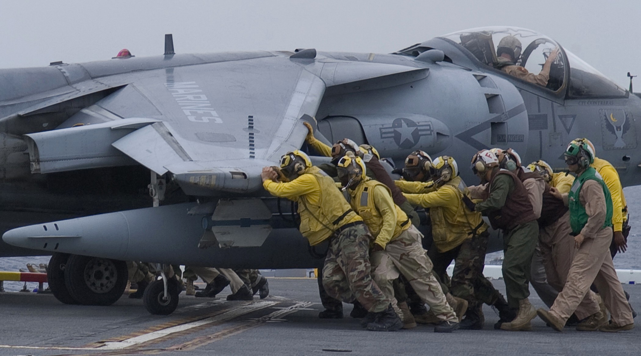 vma-513 flying nightmares av-8b harrier uss essex lhd-2 2008 71