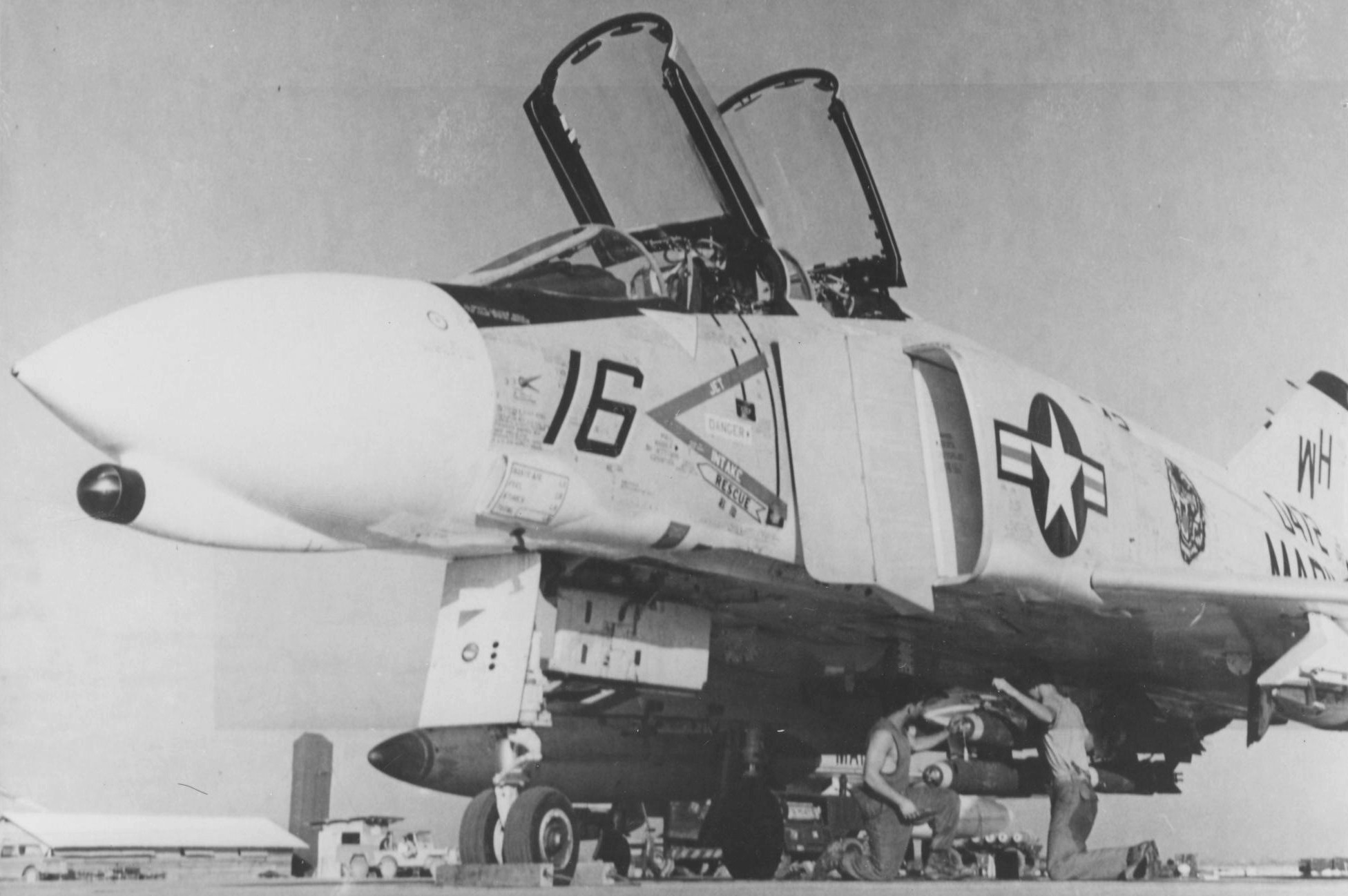 vmfa-542 tigers marine fighter attack squadron usmc f-4b phantom vietnam 07