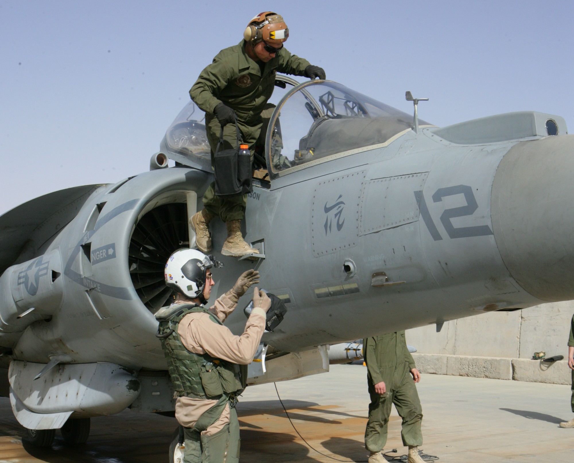 vma-542 tigers marine attack squadron usmc av-8b harrier ii al asad airbase iraq 24