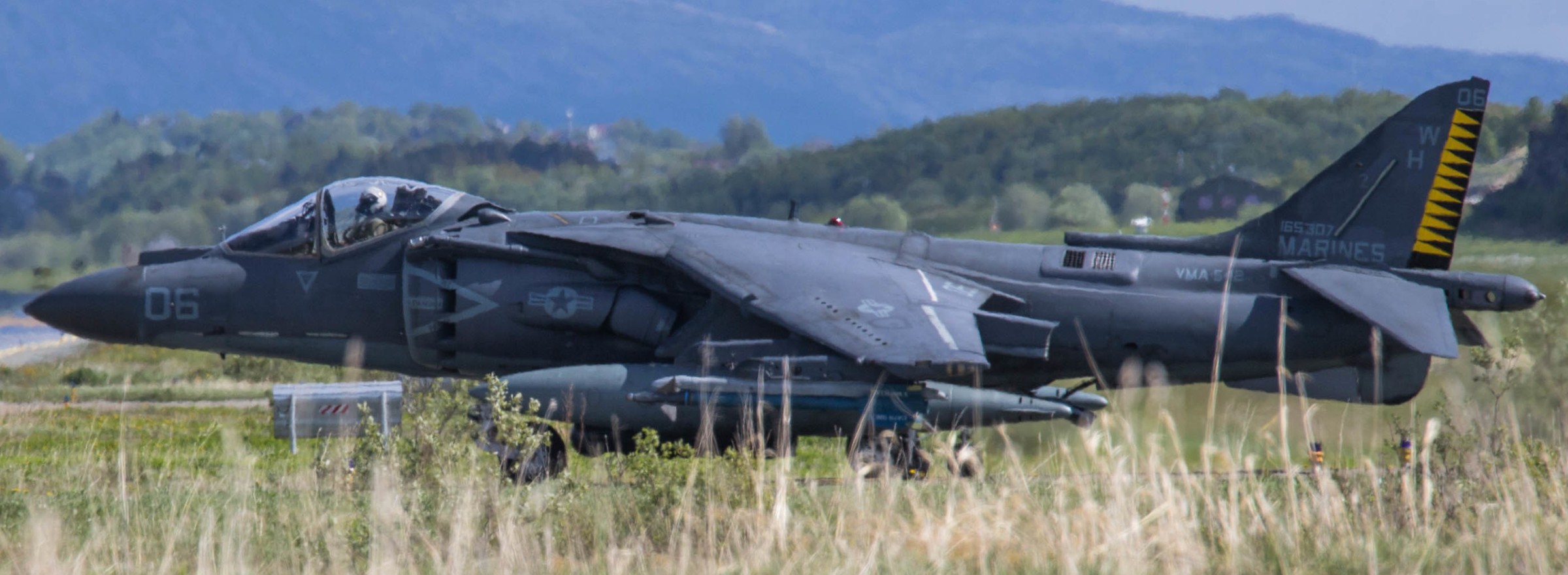 vma-542 tigers marine attack squadron usmc av-8b harrier ii nato exercise fjord fury bodo norway 72