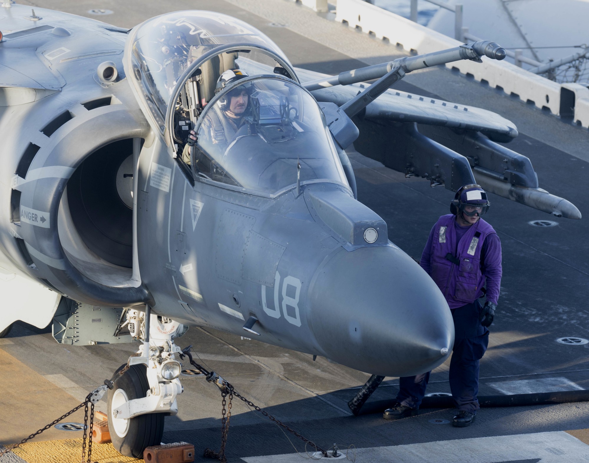 vma-542 tigers marine attack squadron usmc av-8b harrier ii uss bataan lhd-5 85