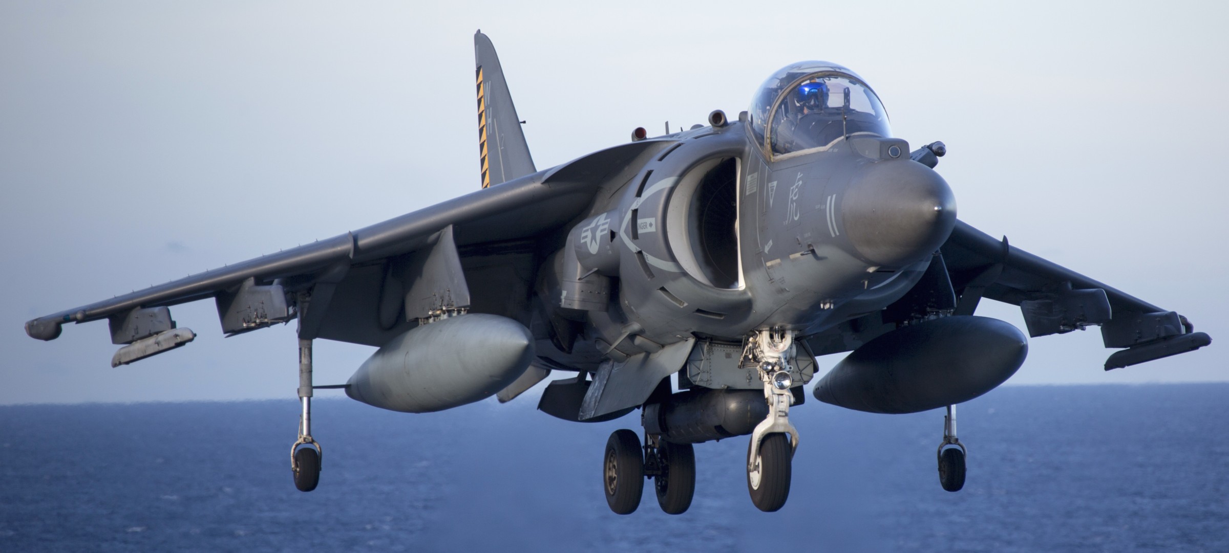 vma-542 tigers marine attack squadron usmc av-8b harrier ii uss bataan lhd-5 92