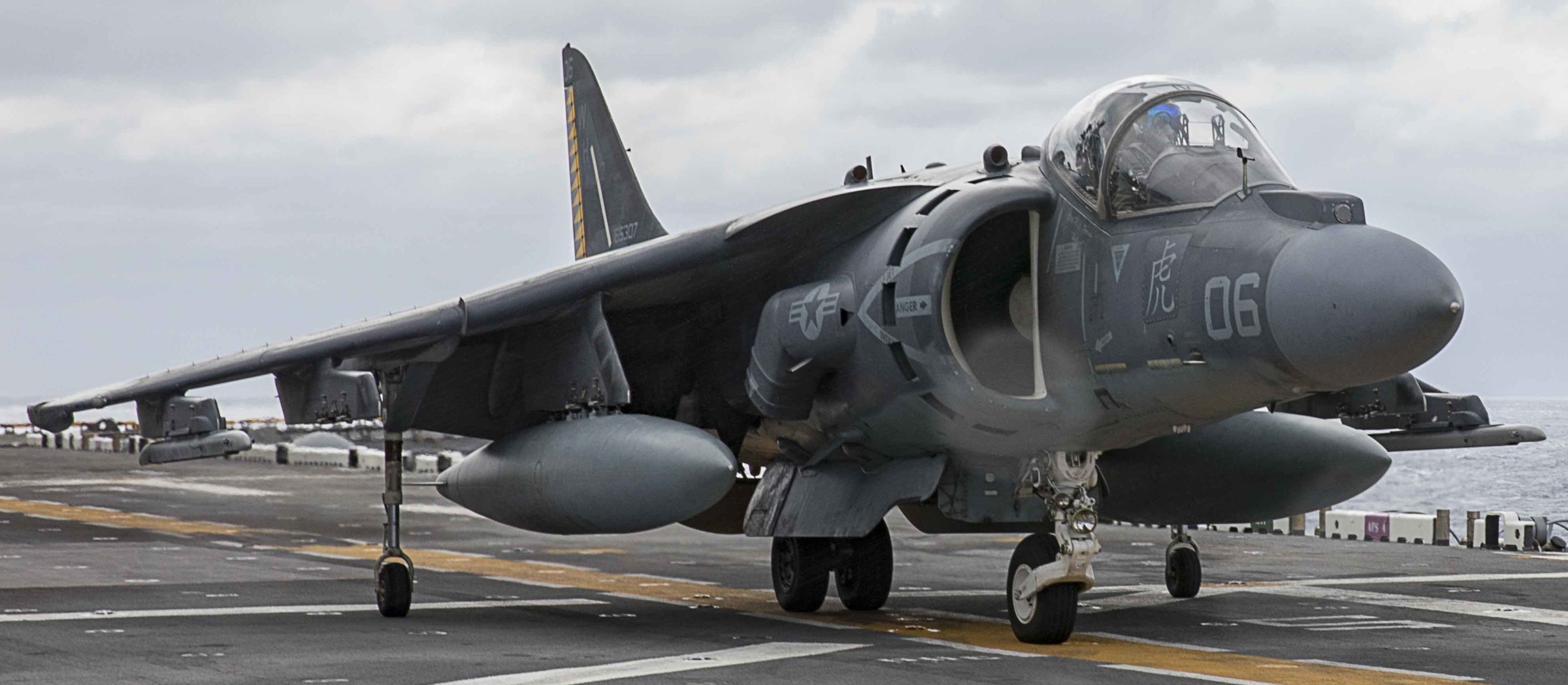 vma-542 tigers marine attack squadron usmc av-8b harrier ii uss bataan lhd-5 94