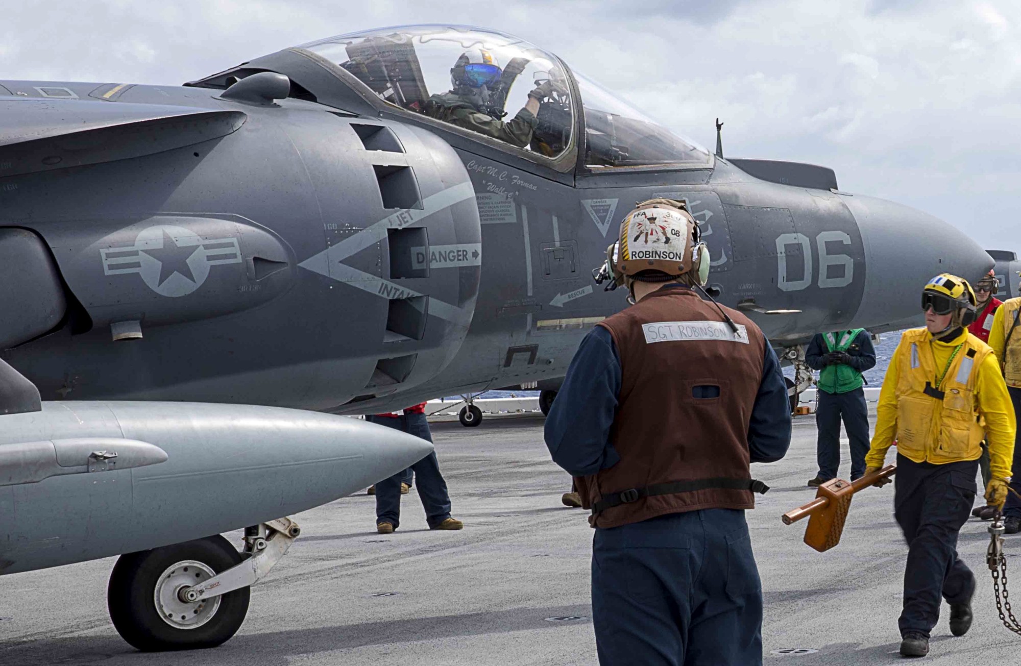 vma-542 tigers marine attack squadron usmc av-8b harrier ii uss bataan lhd-5 95