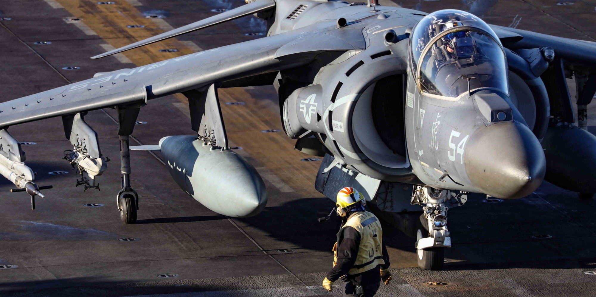 vma-542 tigers marine attack squadron usmc av-8b harrier ii uss bataan lhd-5 98