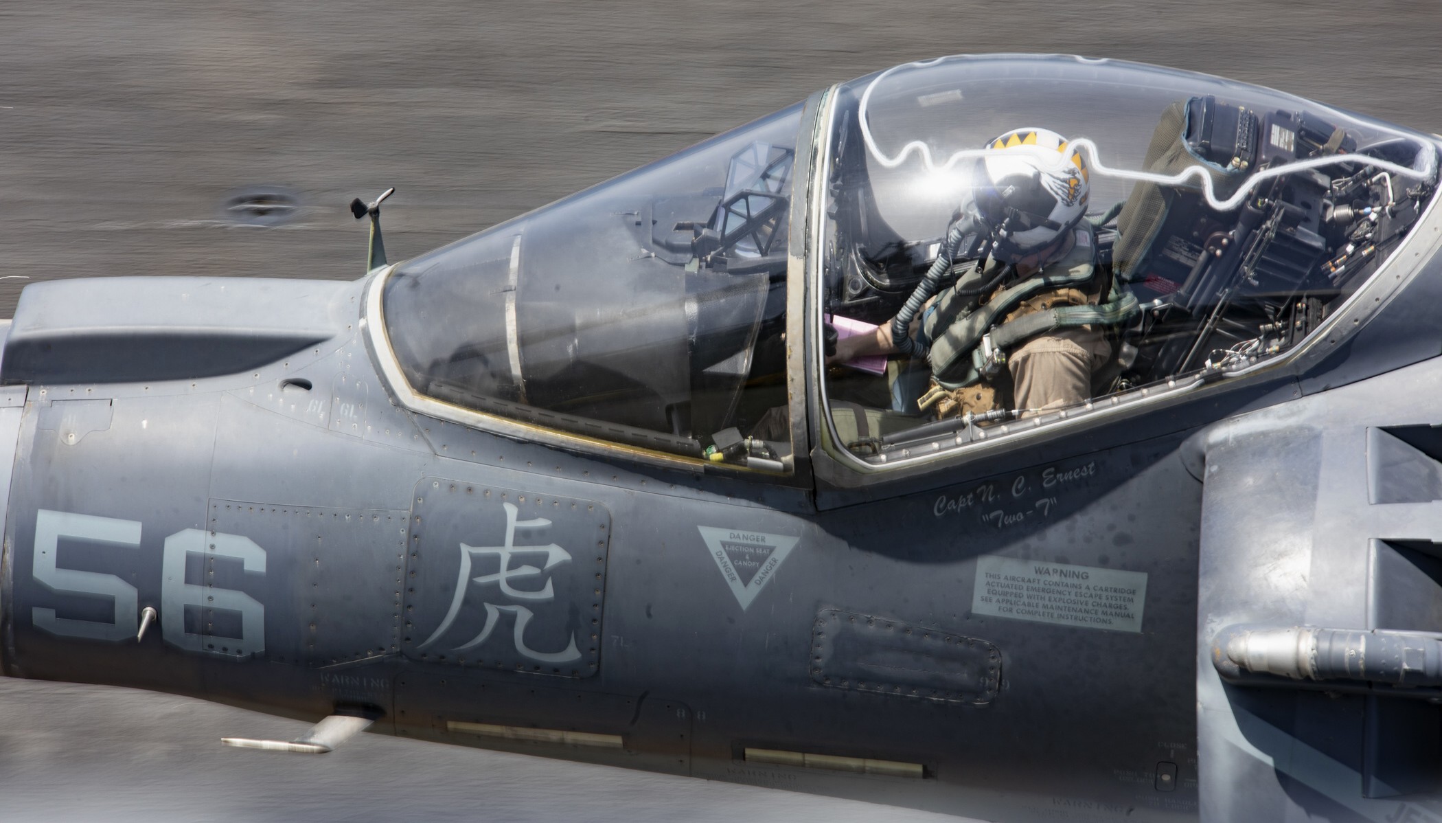 vma-542 tigers marine attack squadron usmc av-8b harrier ii uss bataan lhd-5 102