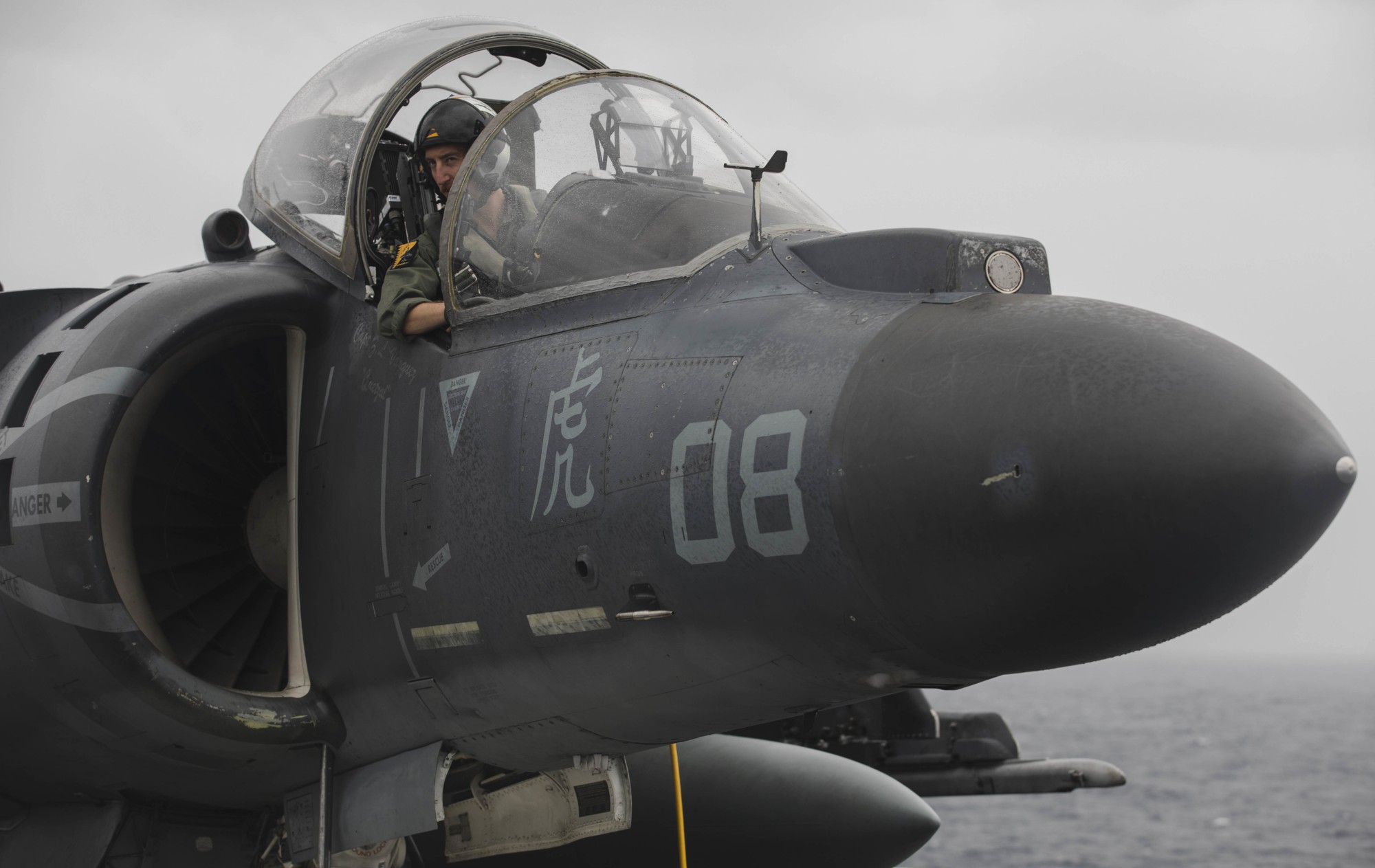 vma-542 tigers marine attack squadron usmc av-8b harrier ii uss kearsarge lhd-3 124